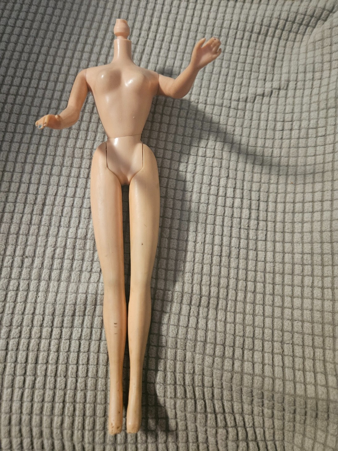 1970’S TNT BARBIE BODY, NO HEAD, SMALL FAULTS IN BODY
