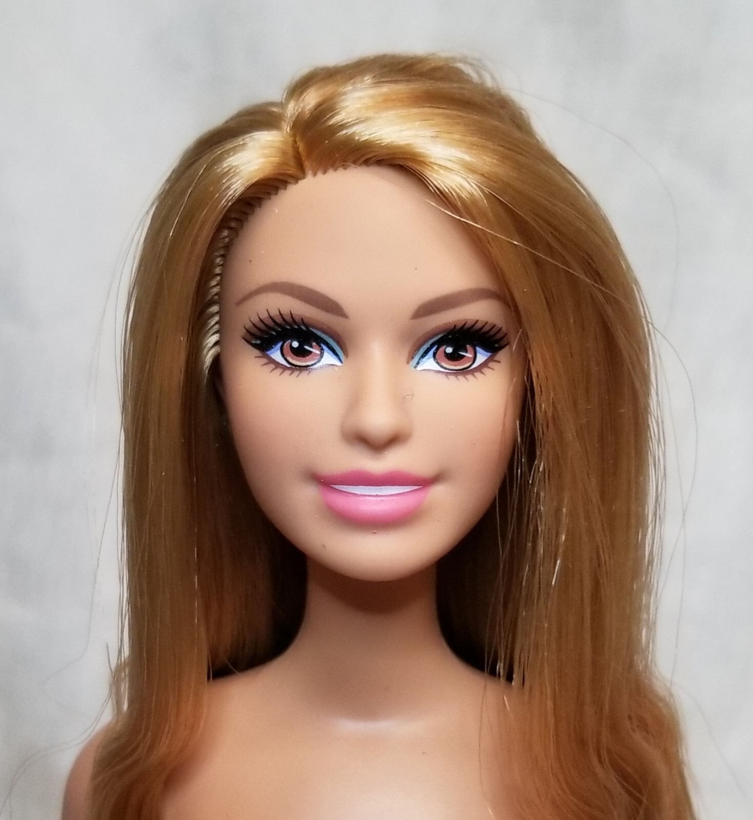 Nude Summer face sculpt long strawberry blonde hair pink lip