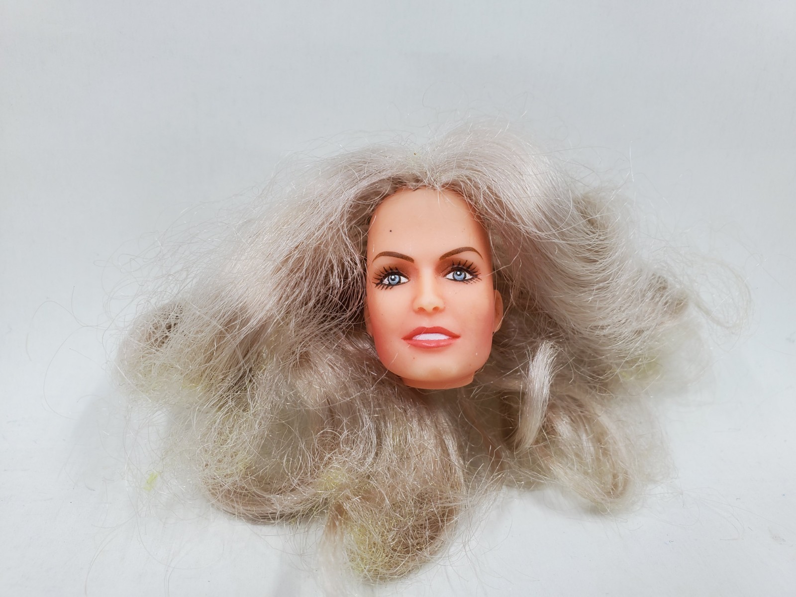 BA2 HASBRO 1977 CHARLIE’S ANGELS “JILL” FARRAH FAWCETT HEAD ONLY FROM 9″ DOLL