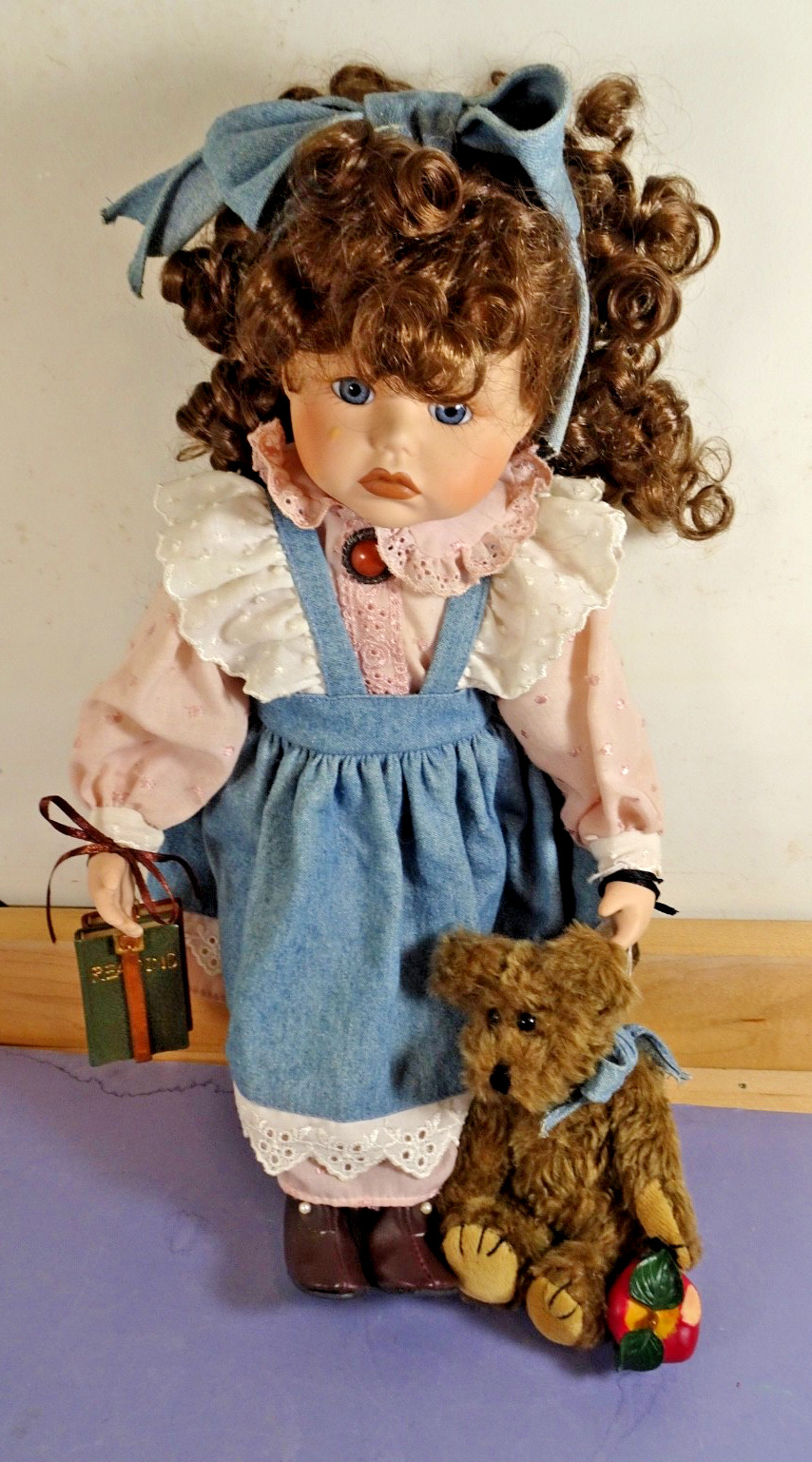 Boyds Doll Collection Yesterday’s Child #4903 LAURA 15″ w/Bear and Books