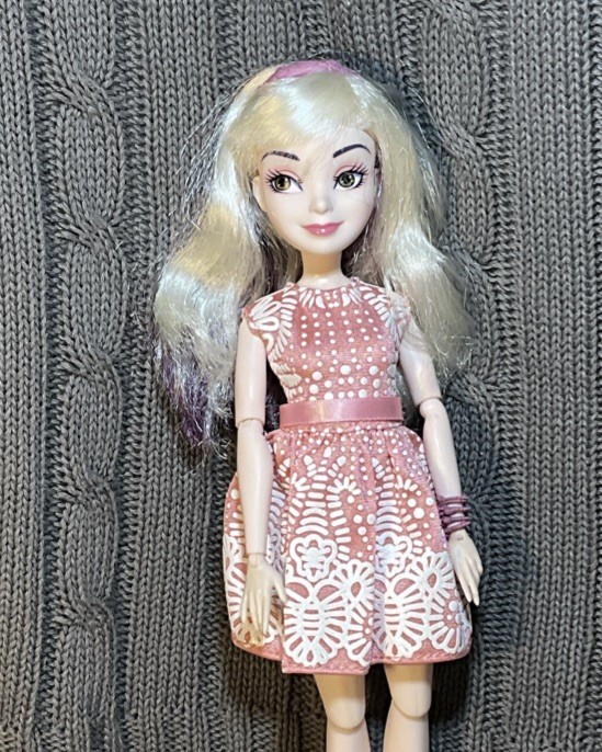 Hasbro 2016 Disney Descendants 2 Doll Isle Style Switch Mal W/ Accessories NICE