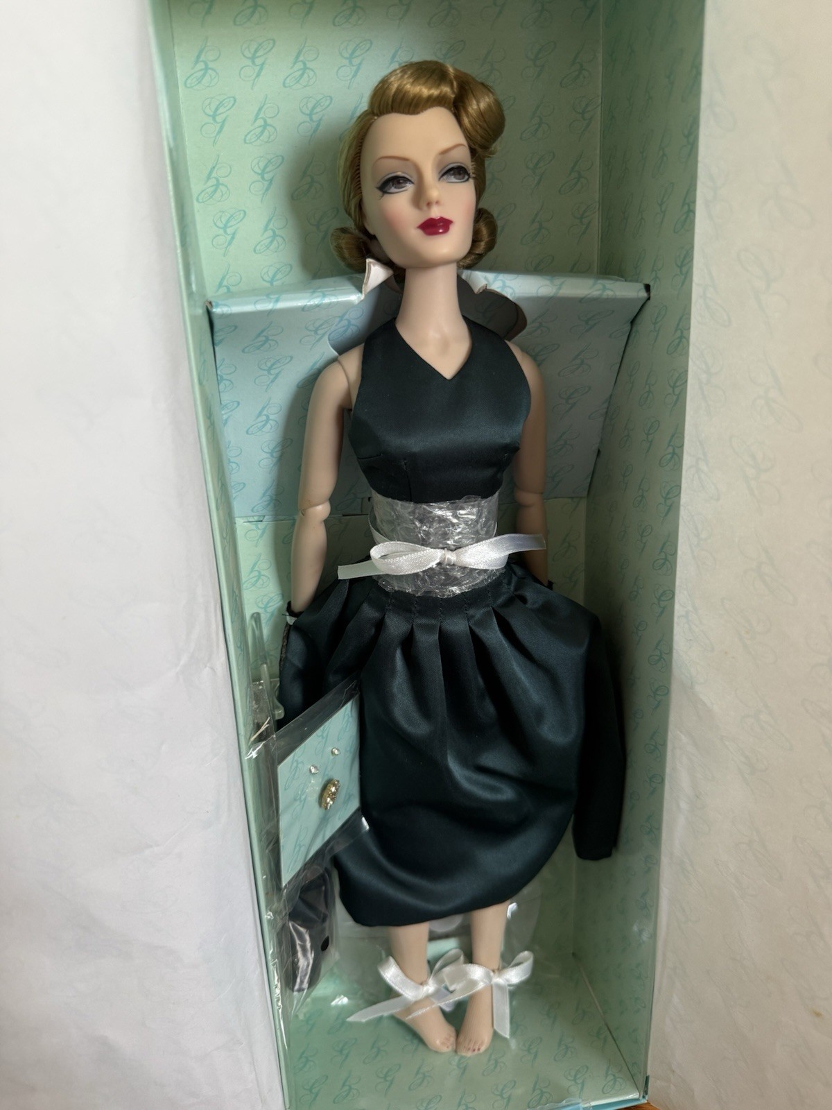Gene Ivy Jordan Silhouette Collectible with COA 16in Fashion Doll by Mel Odom