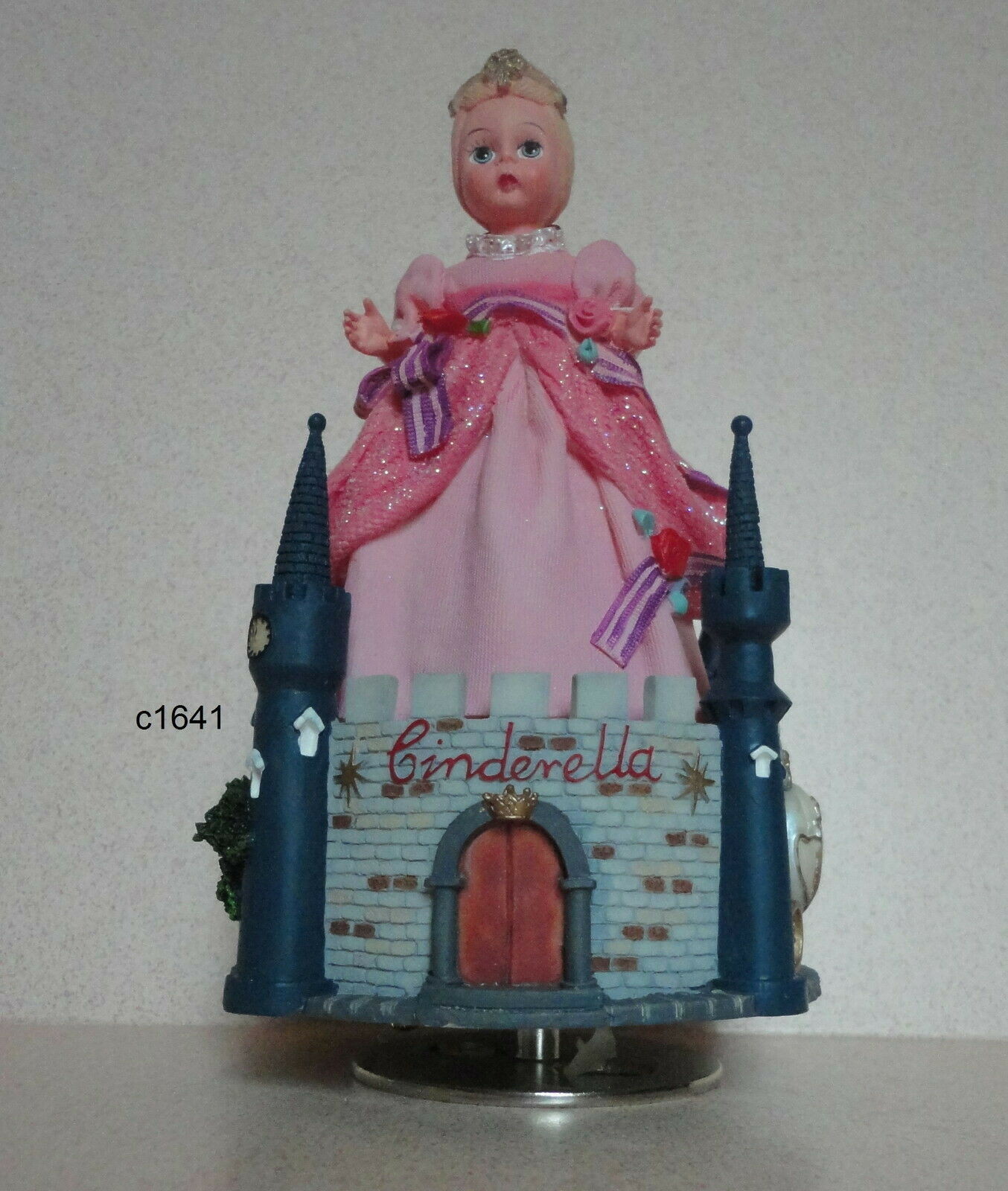 Madame Alexander CINDERELLA CASTLE MUSIC BOX Resin Figure #98365 NEW BOX