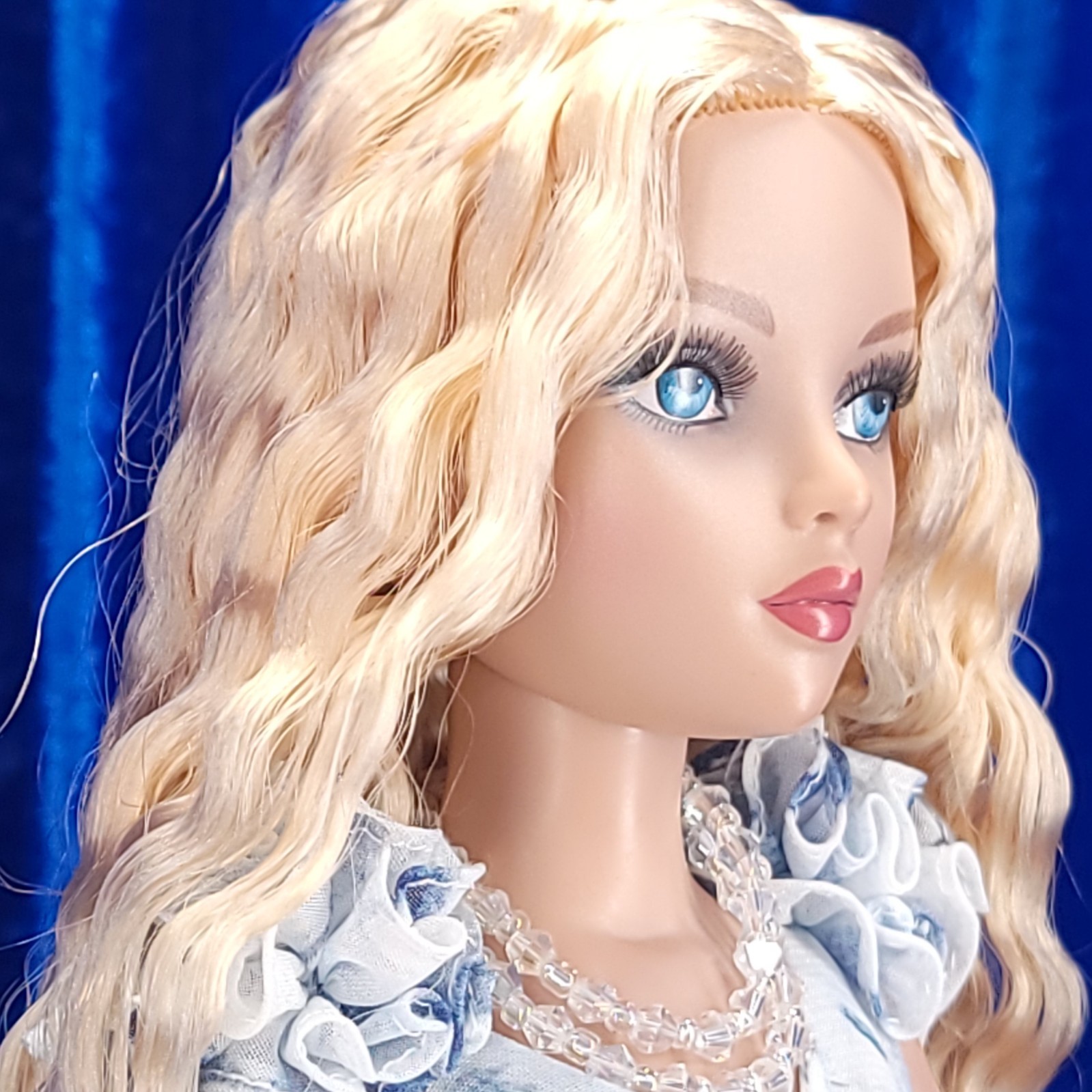 Tonner Ellowyne Wilde Romantic Possibilities 2023 VDC LE 200 16″ Doll RT22WDD26