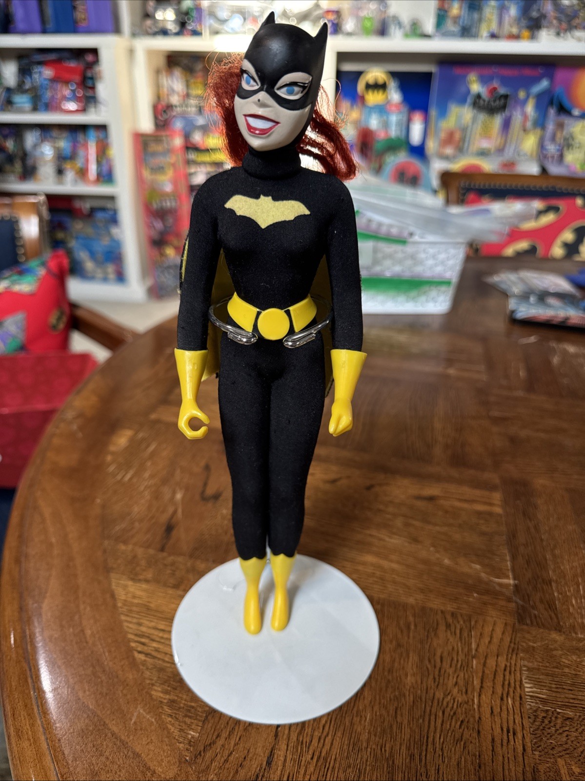 Animated Batman BatGirl Barbie with Stand Mattel 2003 Adventures, Dc Comics ￼