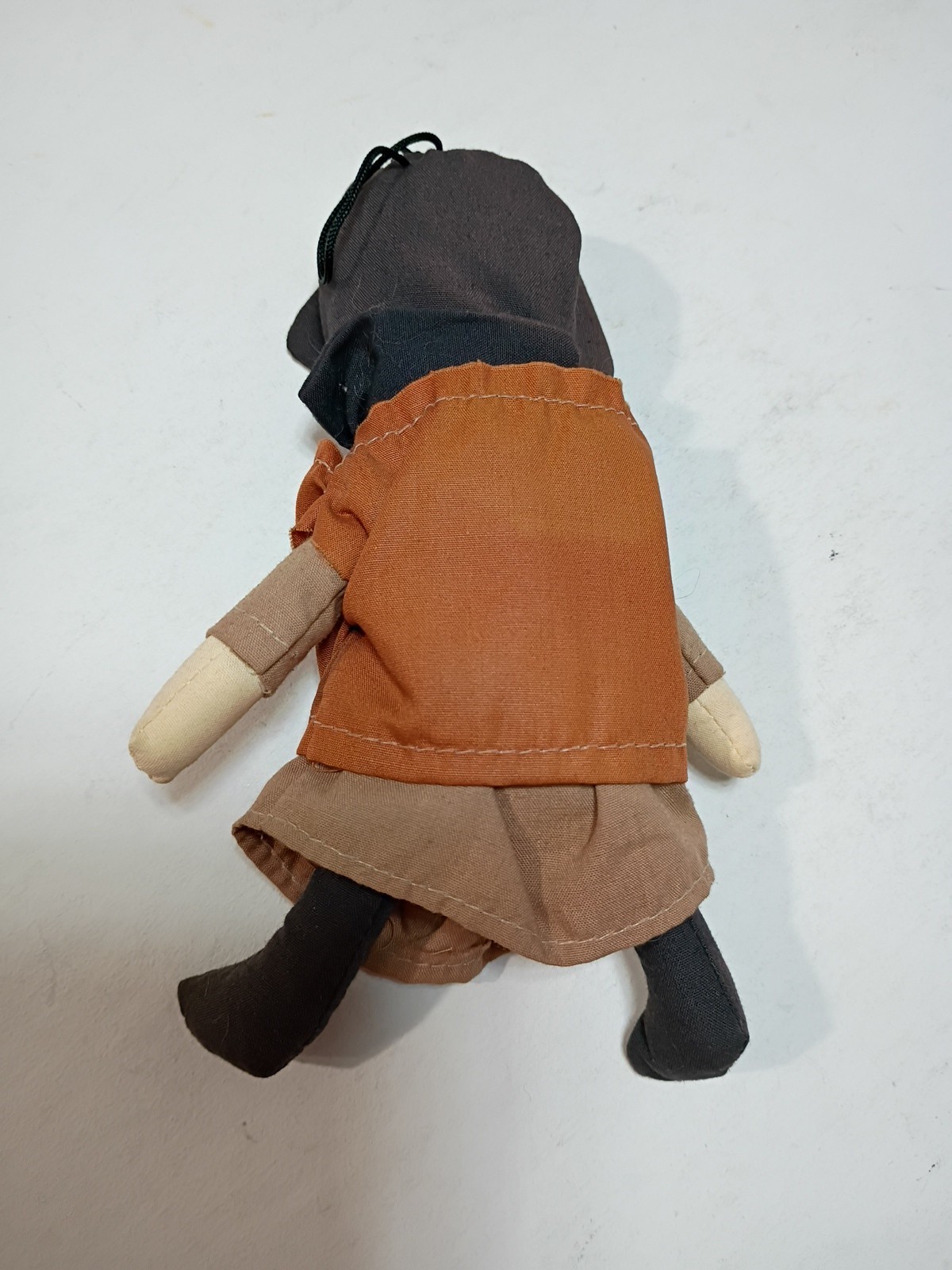 Vintage Amish Cloth Doll, No Face, Plain Clothes, Bonnet, Apron 6″ Tall Hanging