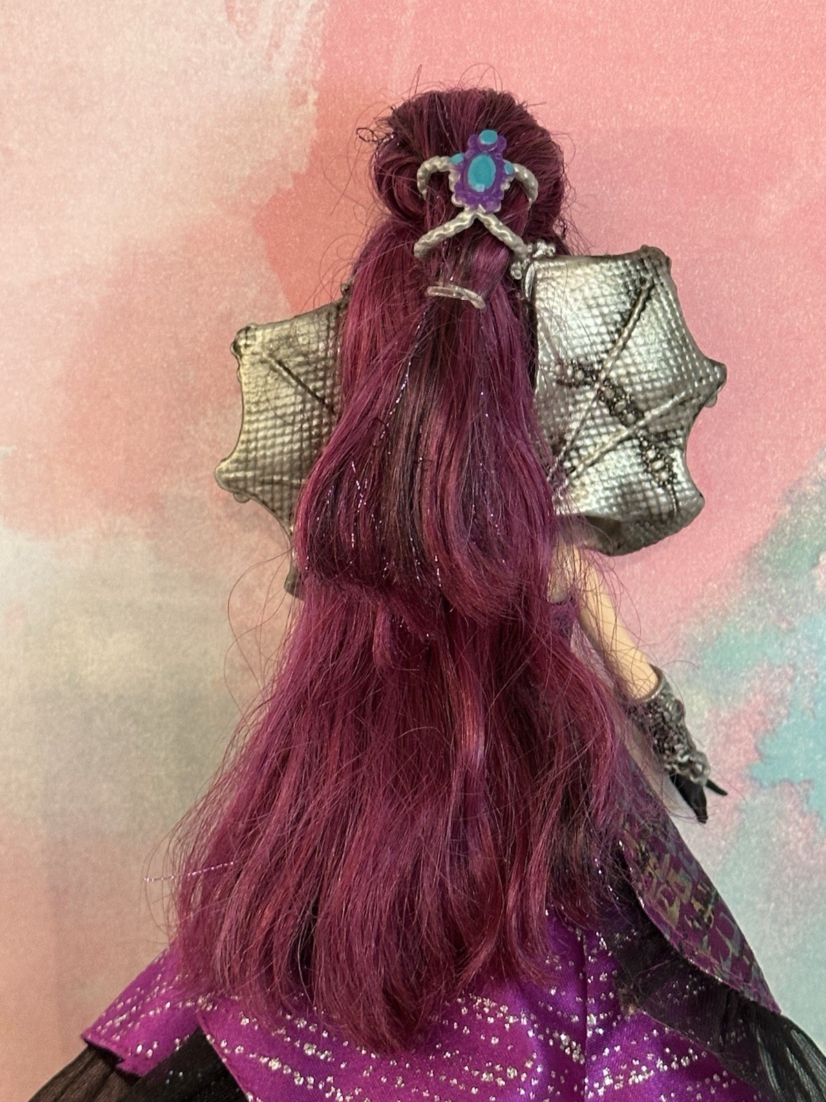 Ever After High ~ Raven Queen Thronecoming Doll Complete Stand & Bookmark