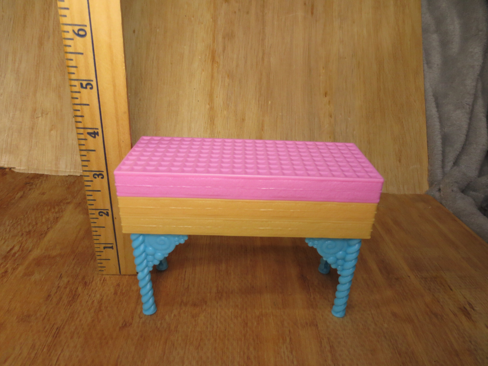 Ever After High Sugar Ginger Bread Chair Seat Table Doll Furniture Retired