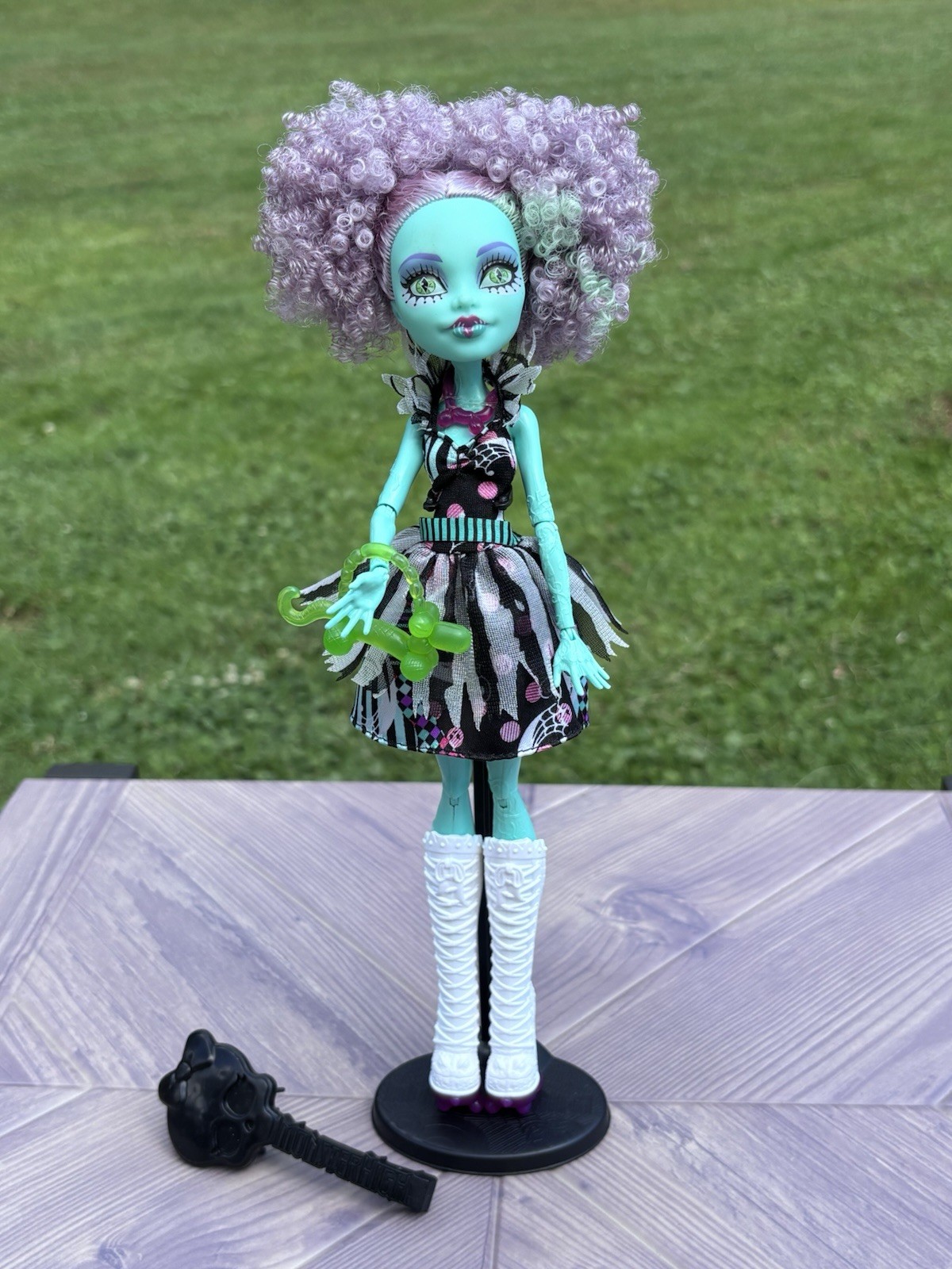 Monster High Freak Du Chic Honey Swamp Doll Purse Brush Stand Boots Mattel 2015