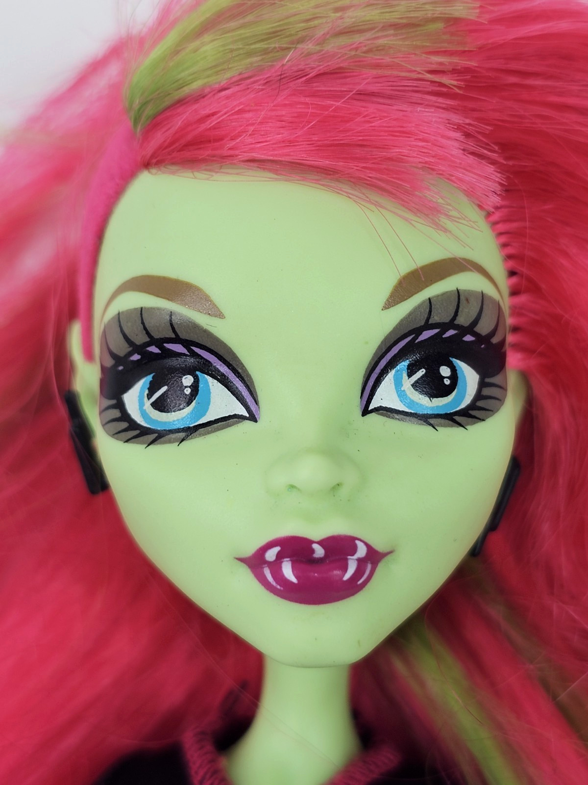Monster High Venus McFlytrap Doll Ghoul Spirit G1 w Clothes, No Megaphone Stand