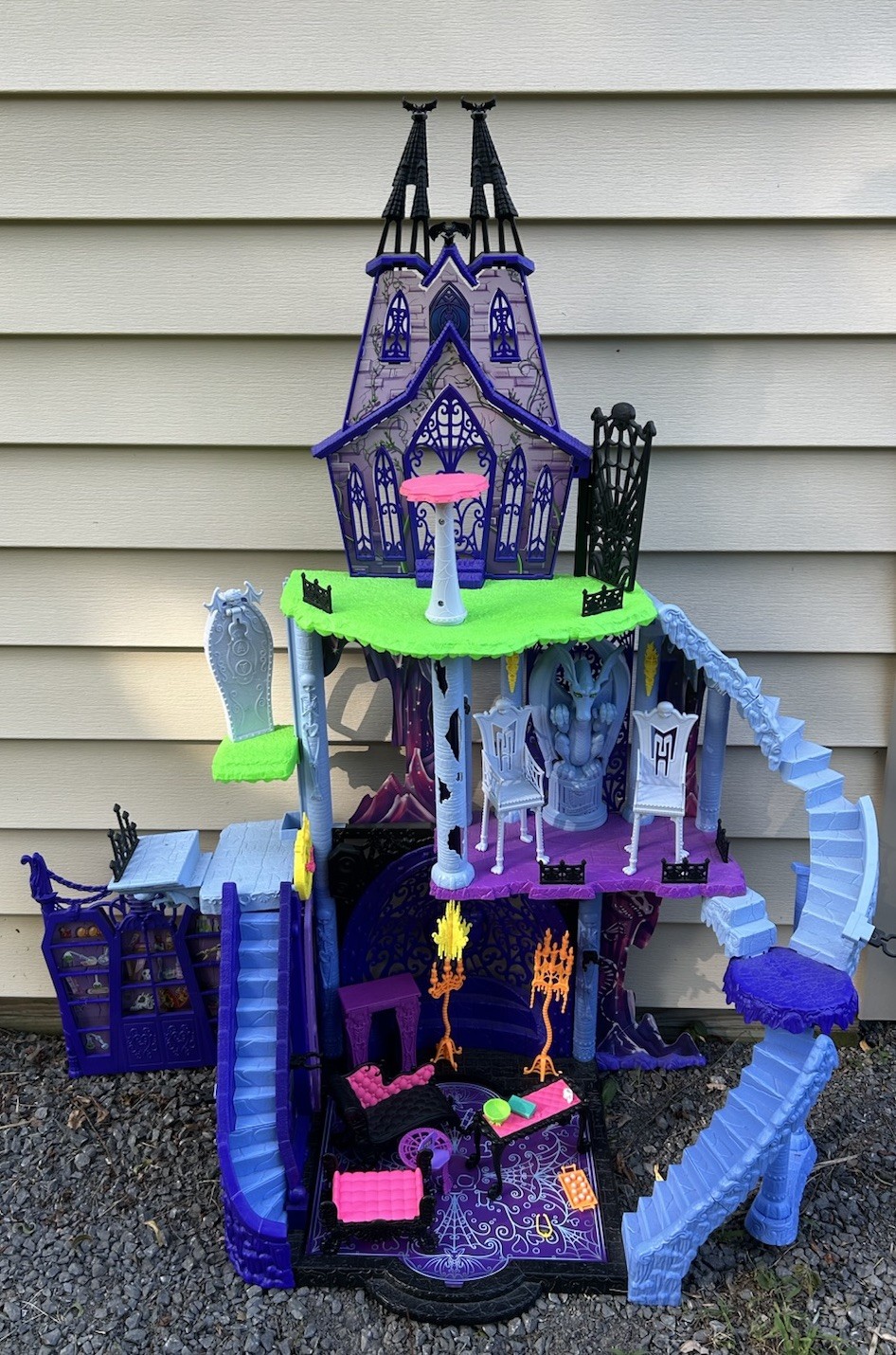 2013 Monster High Freaky Fusion Catacombs Castle Playset & Accessories NO DOLLS