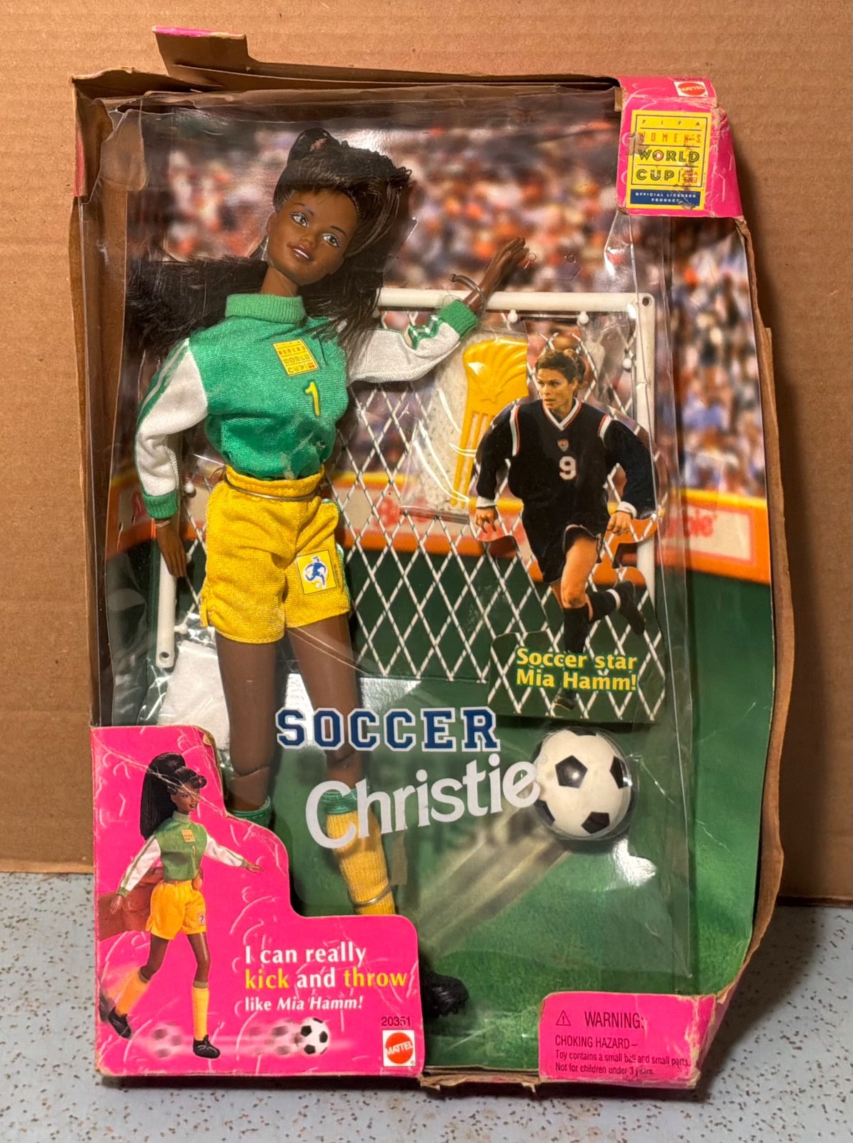 1999 MATTEL BARBIE DOLL WOMENS WORLD CUP **SOCCER CHRISTIE** NRF DAMAGE BOX