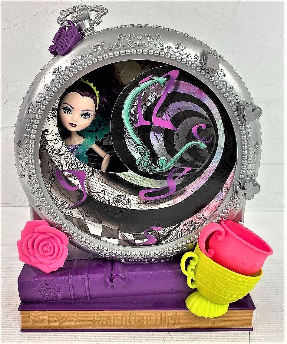 EVER AFTER HIGH WAY TOO WONDERLAND PLAYSET WITH RAVEN QUEEN DOLL RETIRED