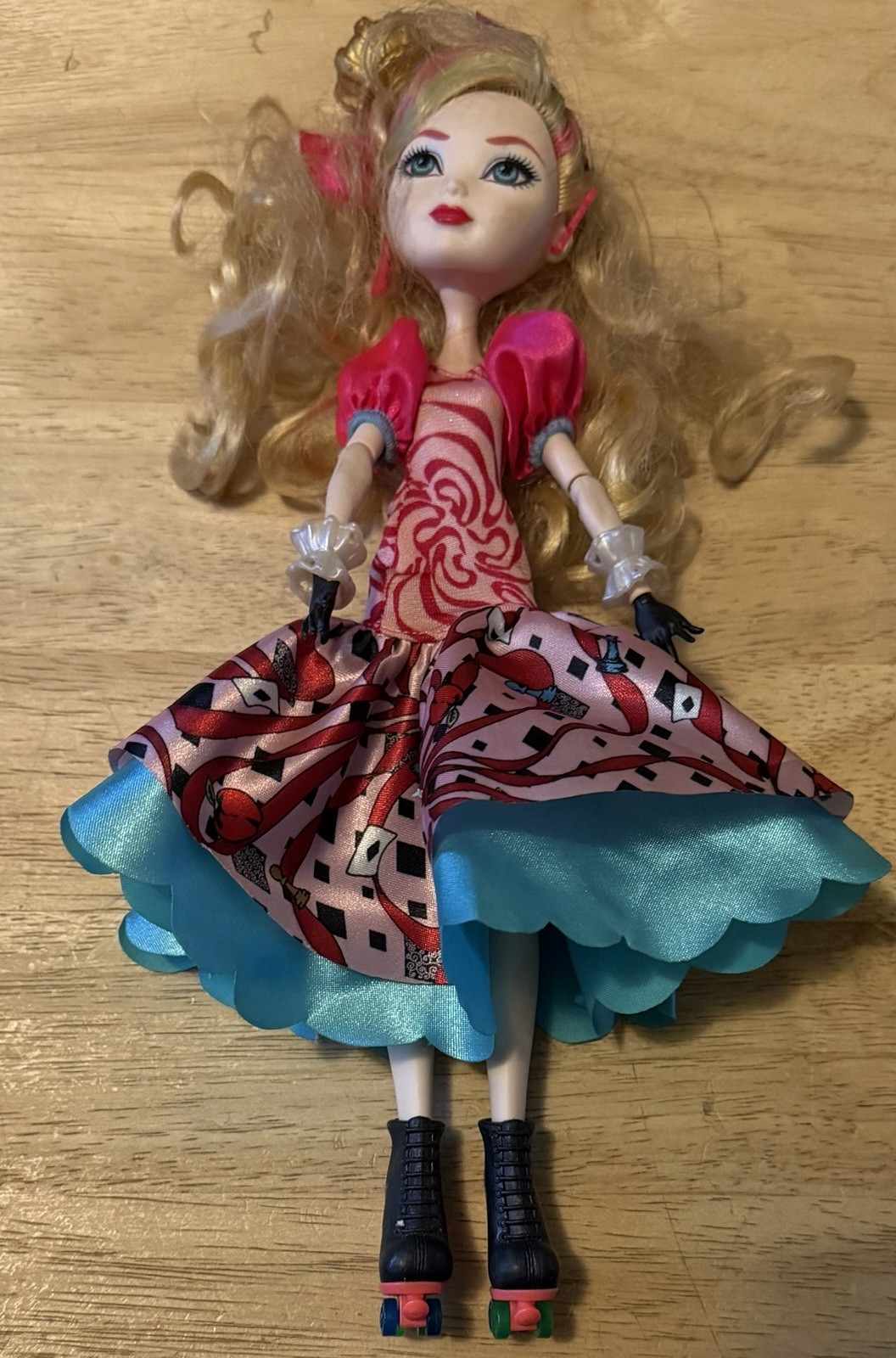 Ever After High Doll Way Too Wonderland Apple White Doll – Has Skates On
