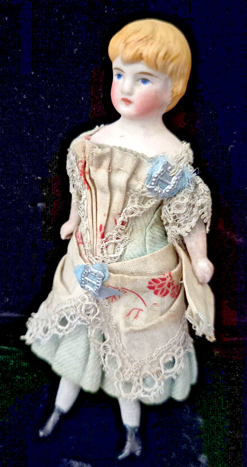 Antique Dollhouse Girl 1:12 Scale – Orig Hand-made Clothing – 4-3/4″ – Stand Inc