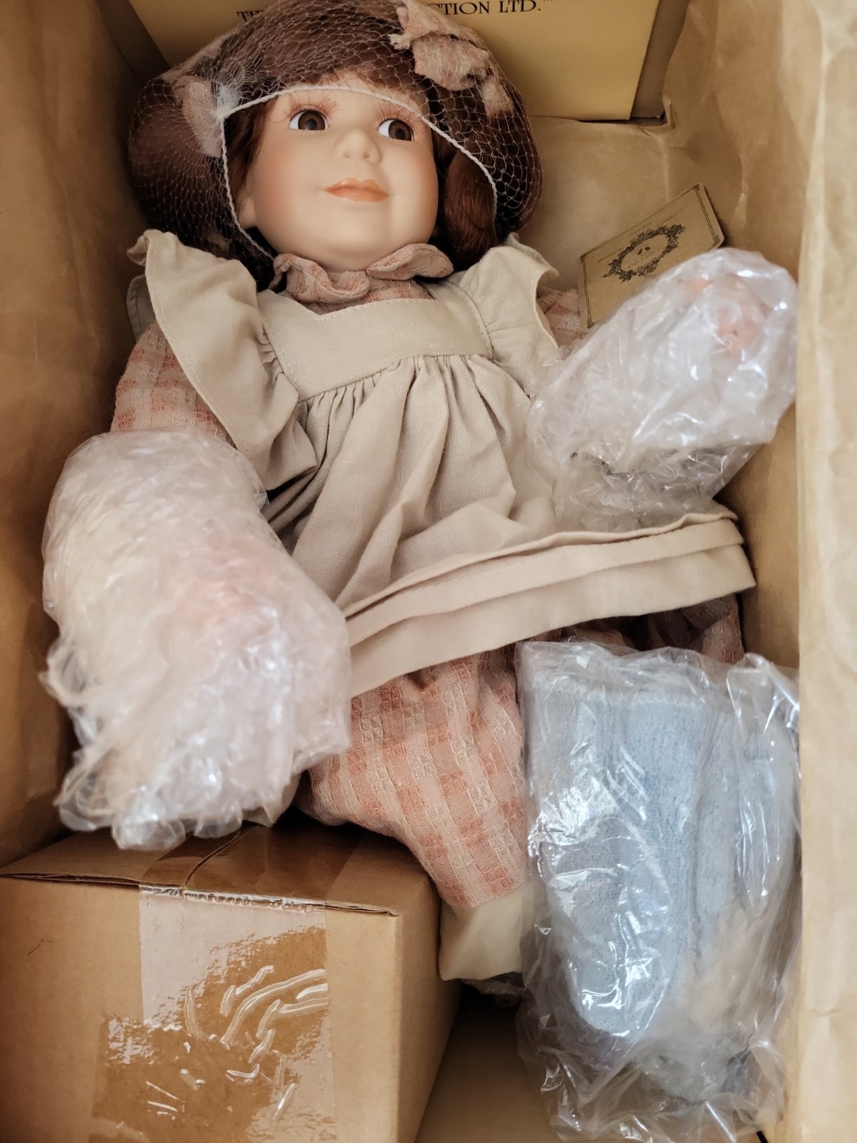 Boyds Collection Porcelain Doll Yesterday’s Child WENDY 4909. NIB Missing bear