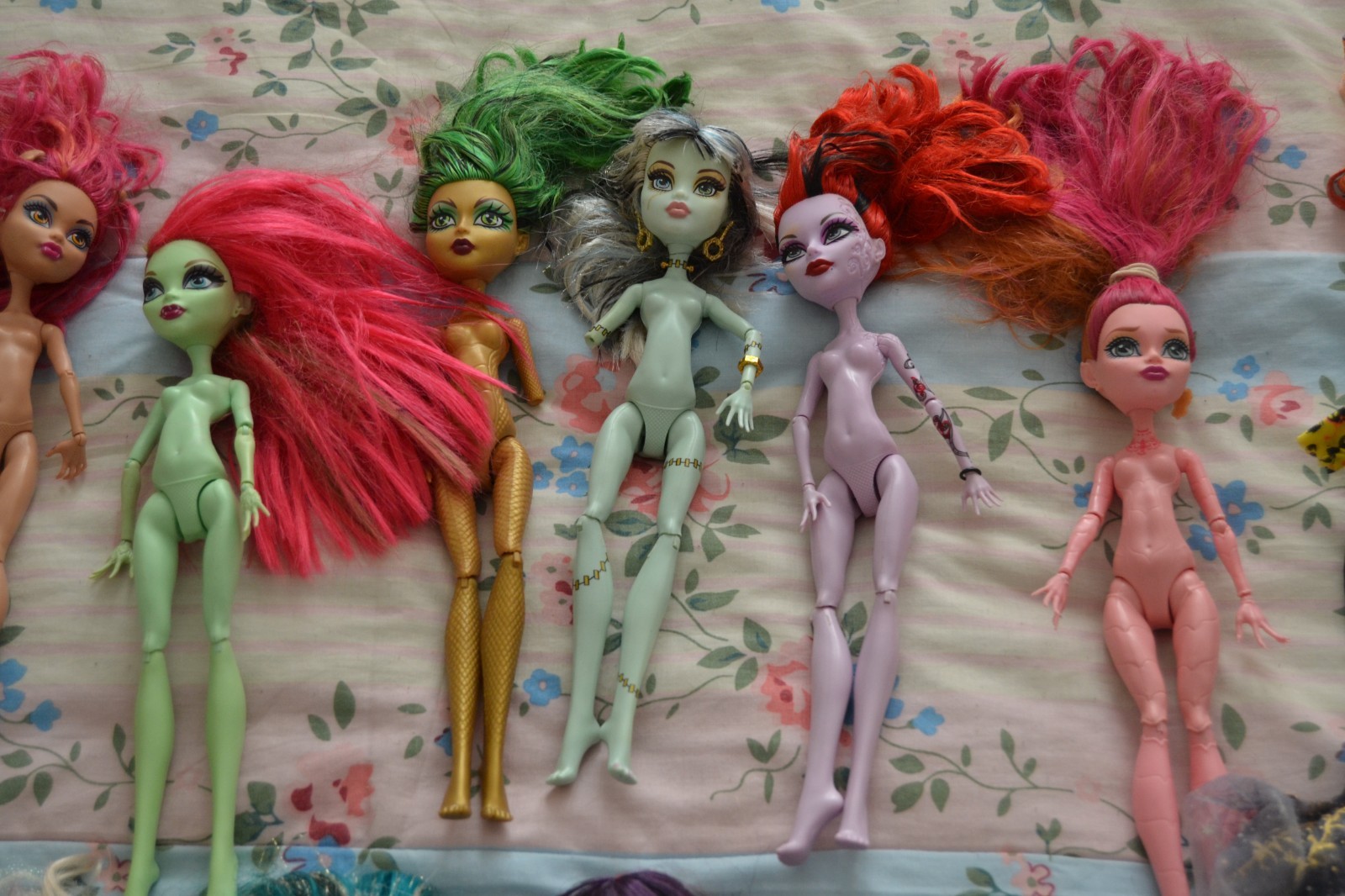 Bundle 14 x Mattel Monster High Dolls Clawdeen Skelita Cleo Venus & Accessories