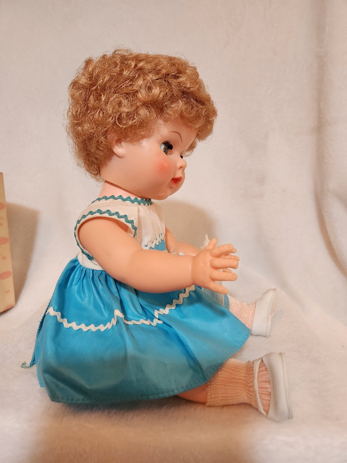 SHE DRINKS AND PEE’s