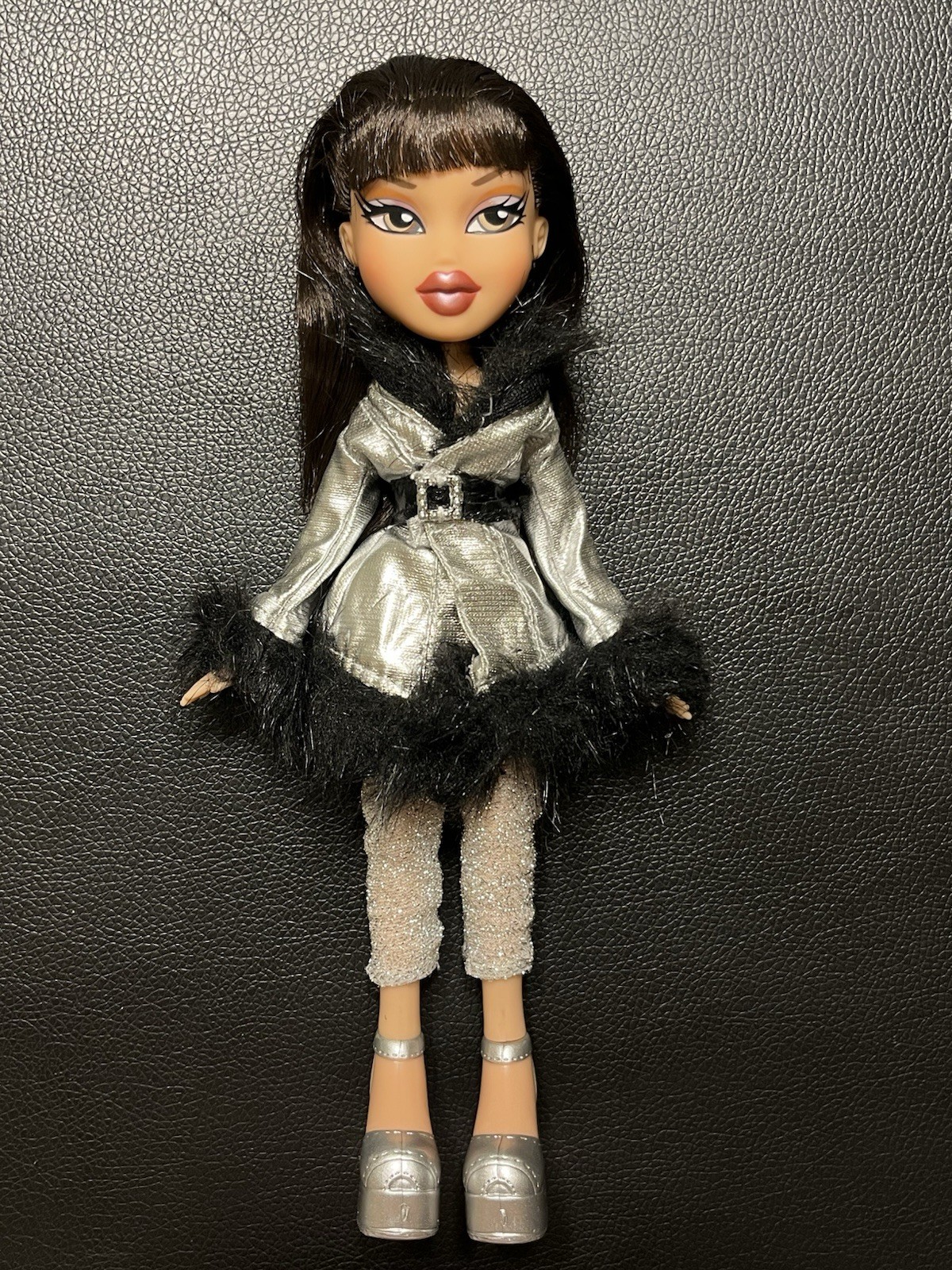 Vintage Bratz Flaunt It Jade 2002 Doll in silver shoes Wintertime Cloe’s Outfit