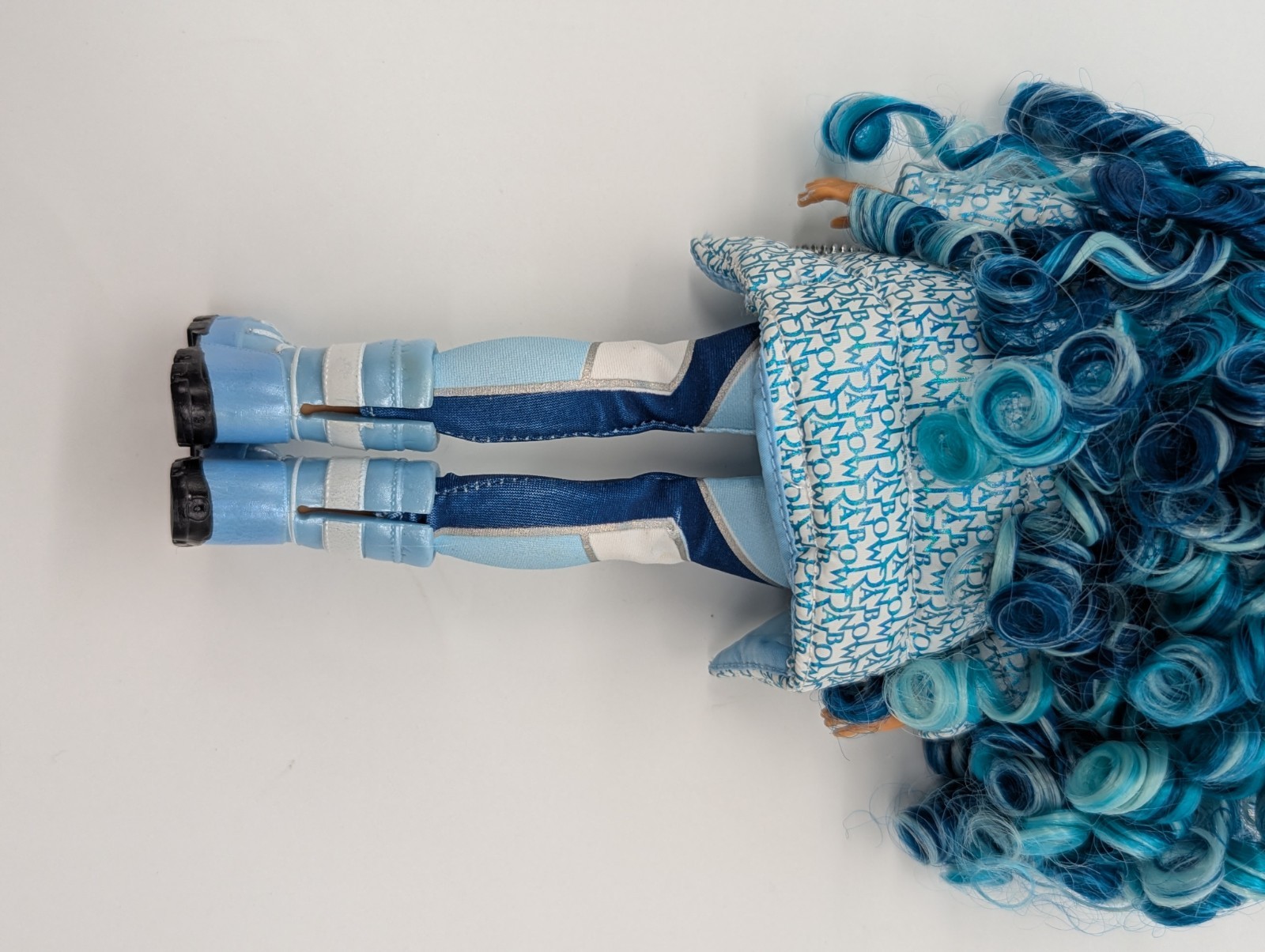 Rainbow High Winter Break Skylar Bradshaw Fashion Doll w Accessories