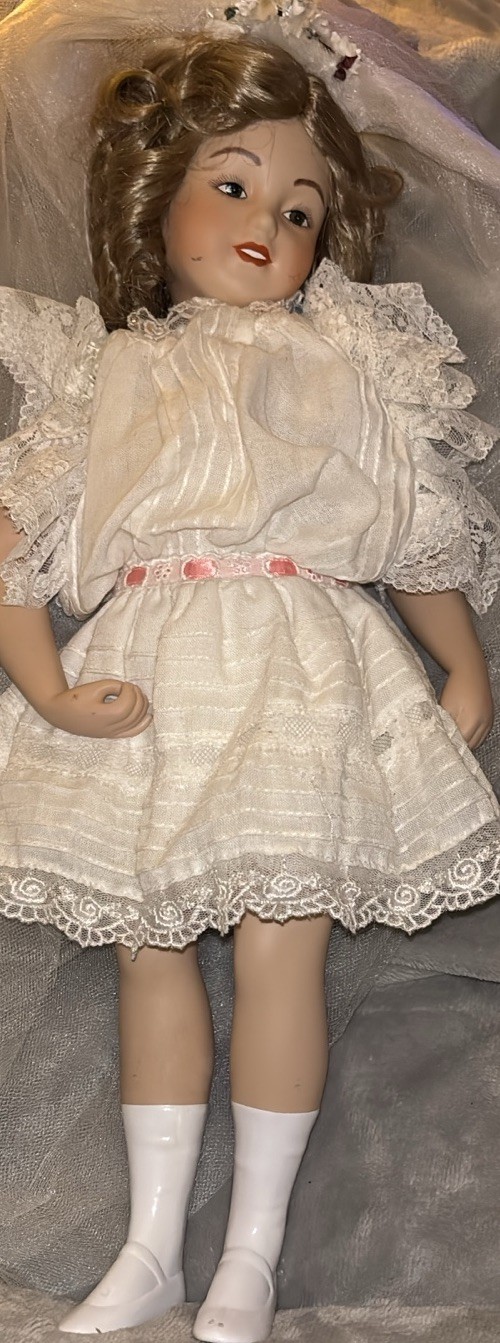 MAUD HUMPHREY BOGART Porcelain Doll – Playing Bride 17” Vintage 1988