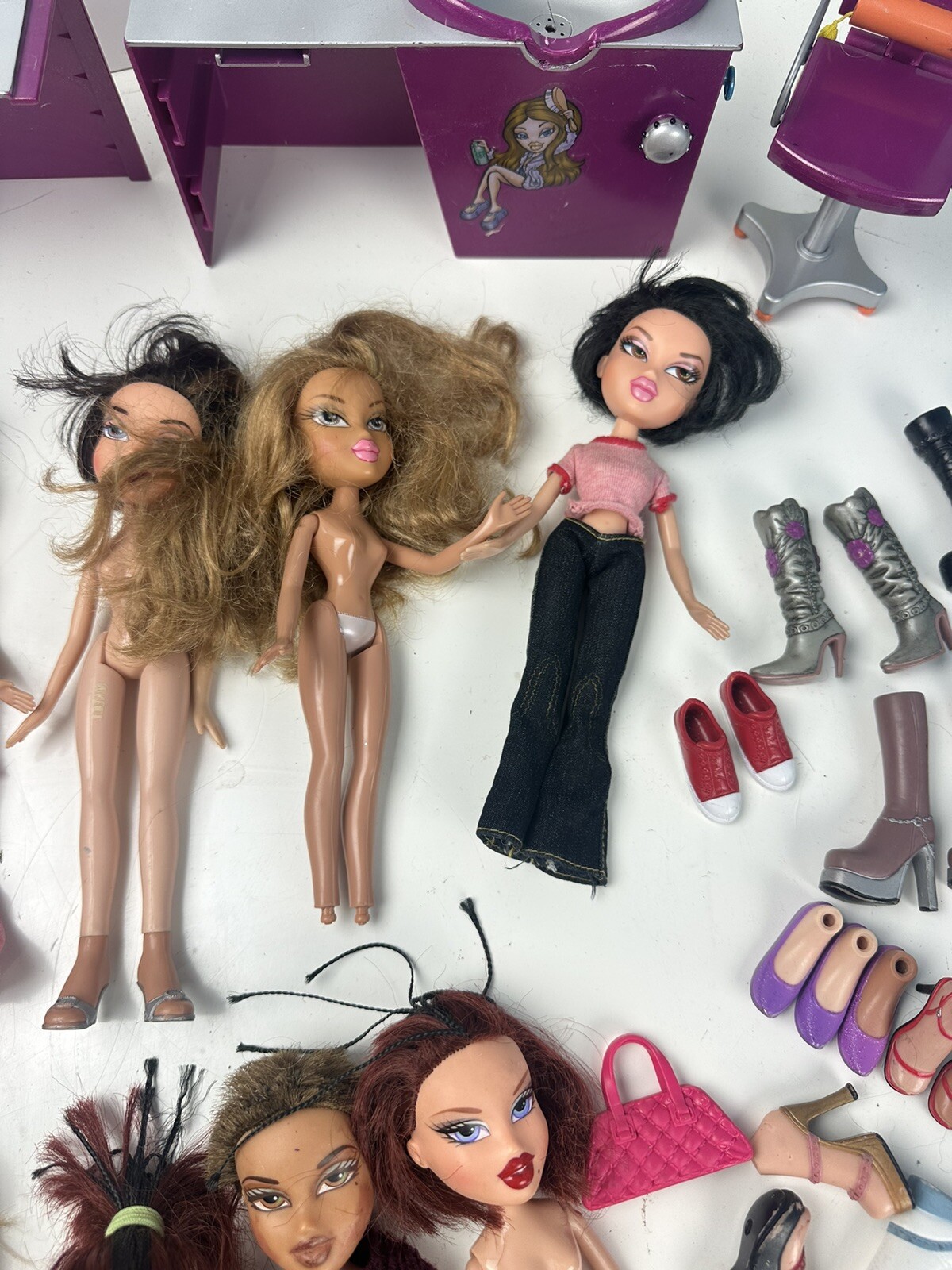 Bratz Doll Lot Dolls large bundle 14 Dolls Several Shoes & Accessories Nice!!