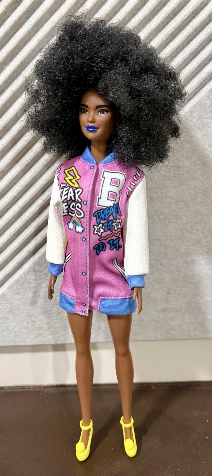 2015 Barbie Fashionistas Doll # 156 Brunette Afro Blue Lips Graphic Coat Dress