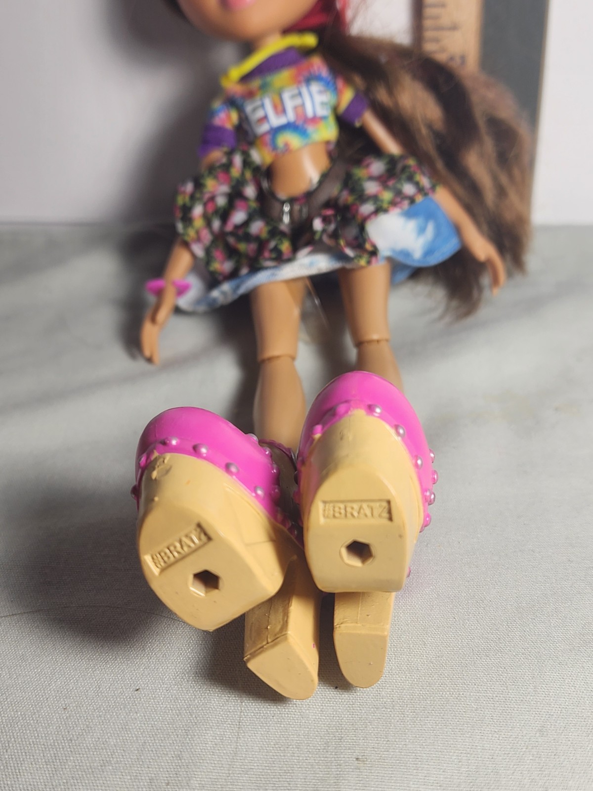 2015 Bratz Selfie Snaps Yasmin Dressed Doll Outfit Shoes MGA Entertainment