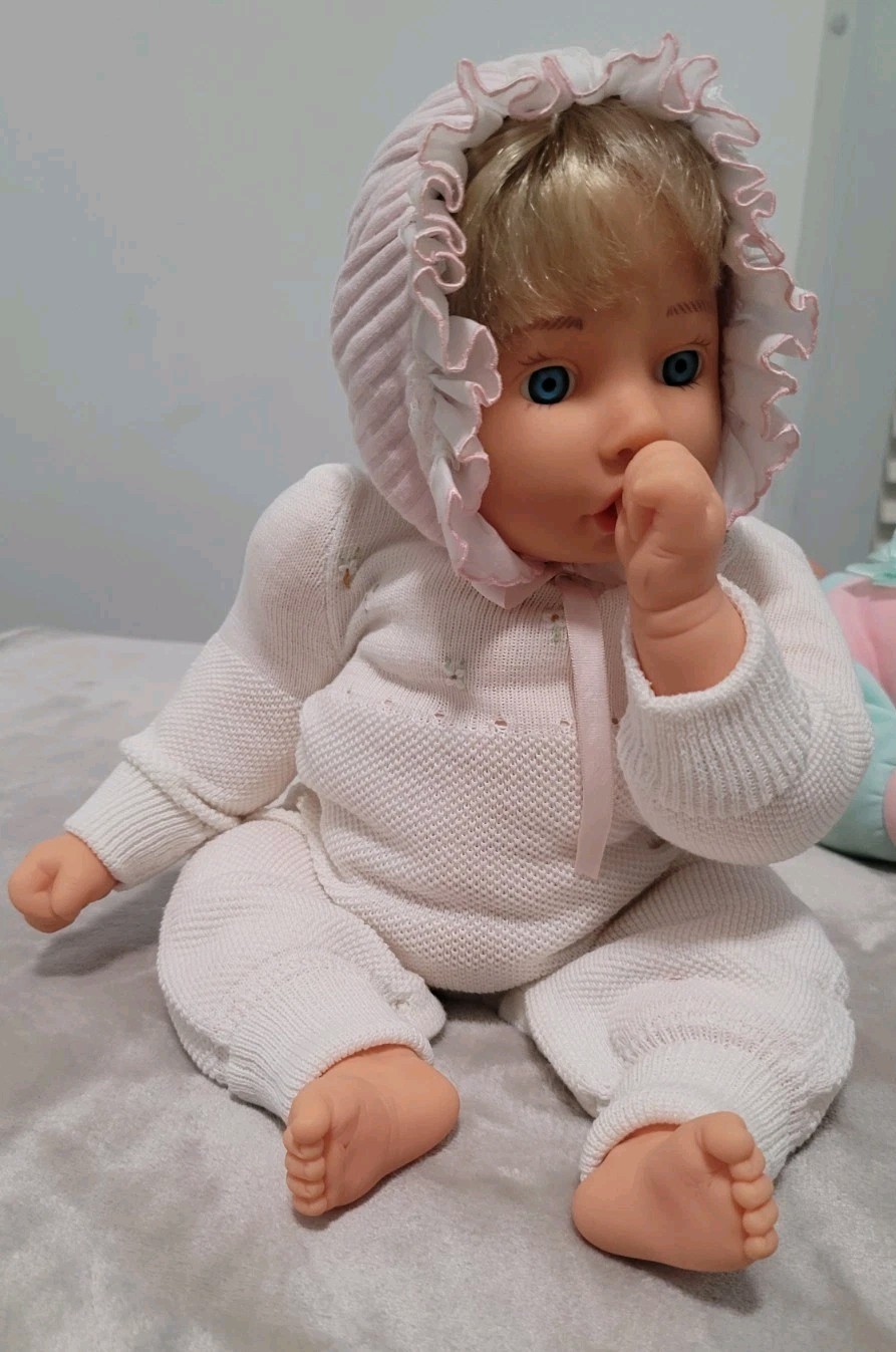 Precious Cititoy 18″ Vintage 1997 Blonde Blue Eyes Jointed Weighted Baby Doll