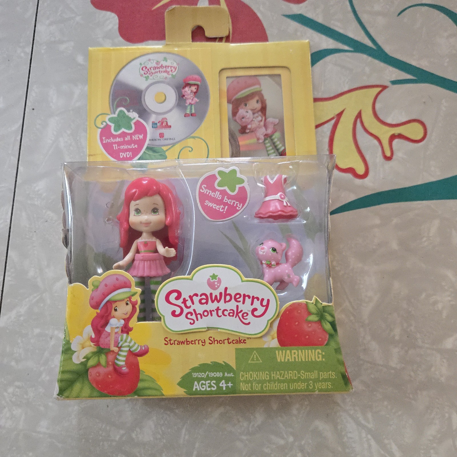 SEALED Strawberry Shortcake Scented Mini Doll & Custard Cat W/DVD 2009 Hasbro