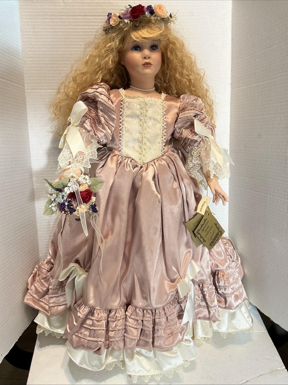 Seymour Mann Guinevere of Camelot Porcelain 26” Pamela Phillips 234/2000 – 1993