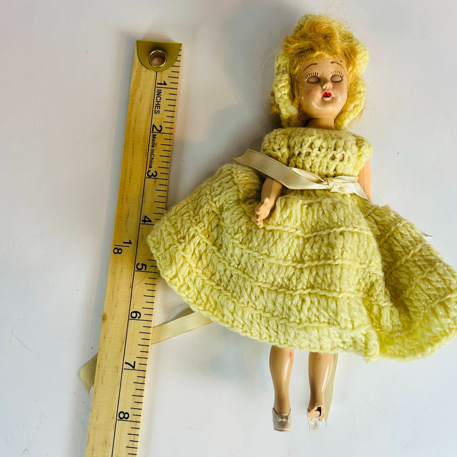 Vtg 1950s/60s Hard Plastic Sleep Eye Doll Yellow Knit Crochet Dress Sparkle Yarn