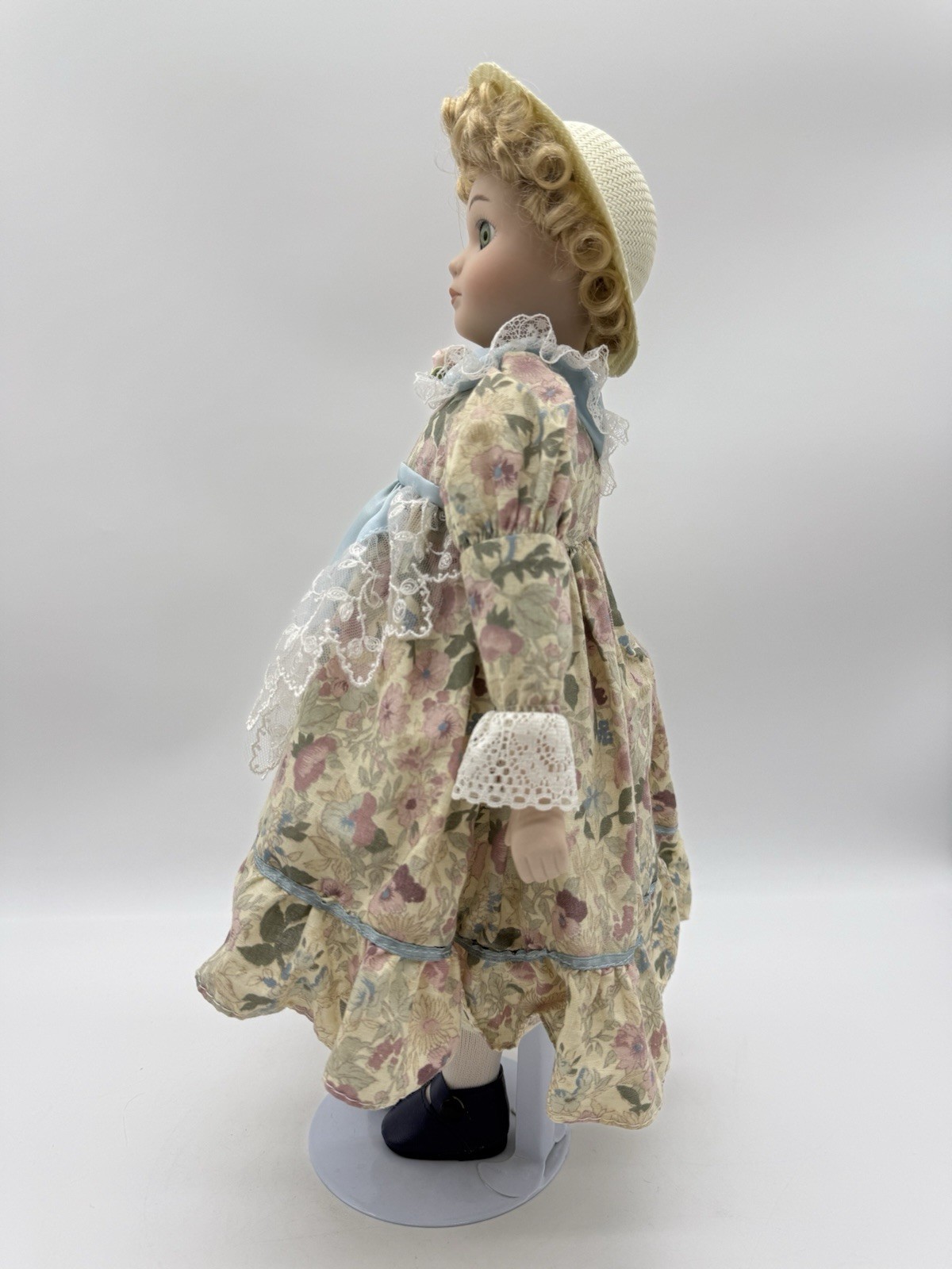 Victorian Treasures 1992 “Stephine” 17” inch Porcelian Doll