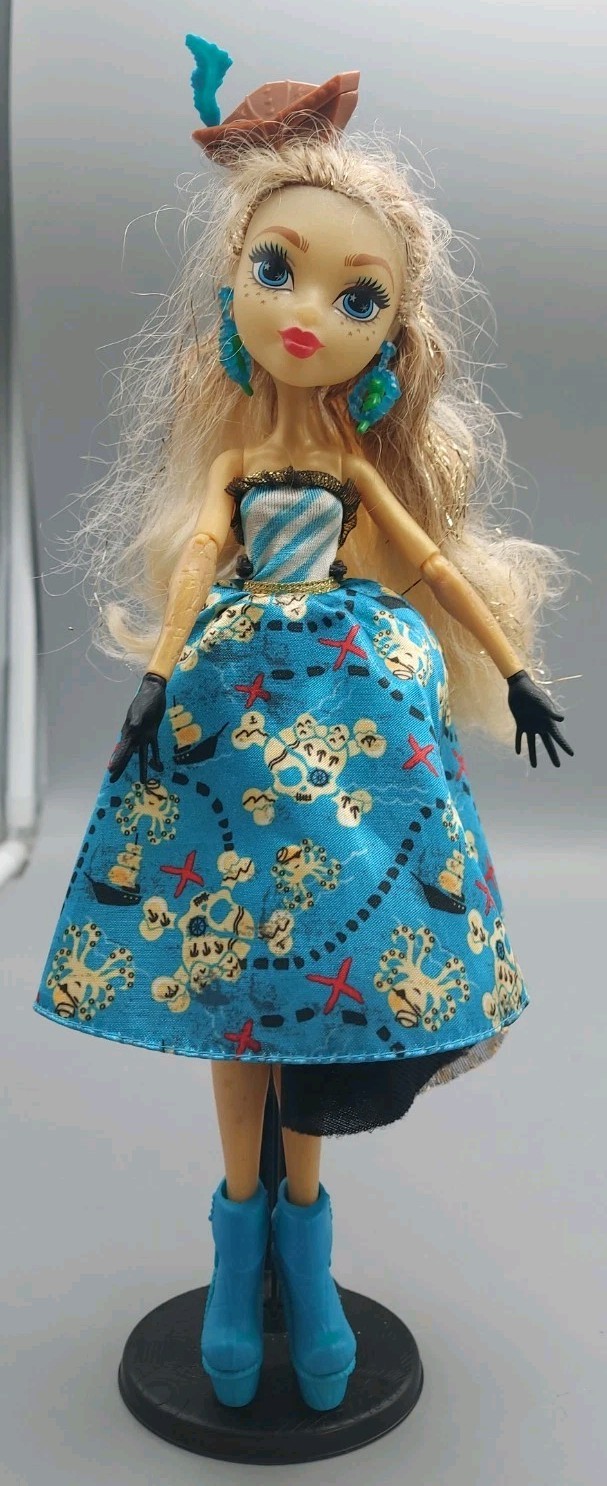 Monster High Dayna Treasura Jones Shriek Wrecked Doll reversible dress Pre Owned