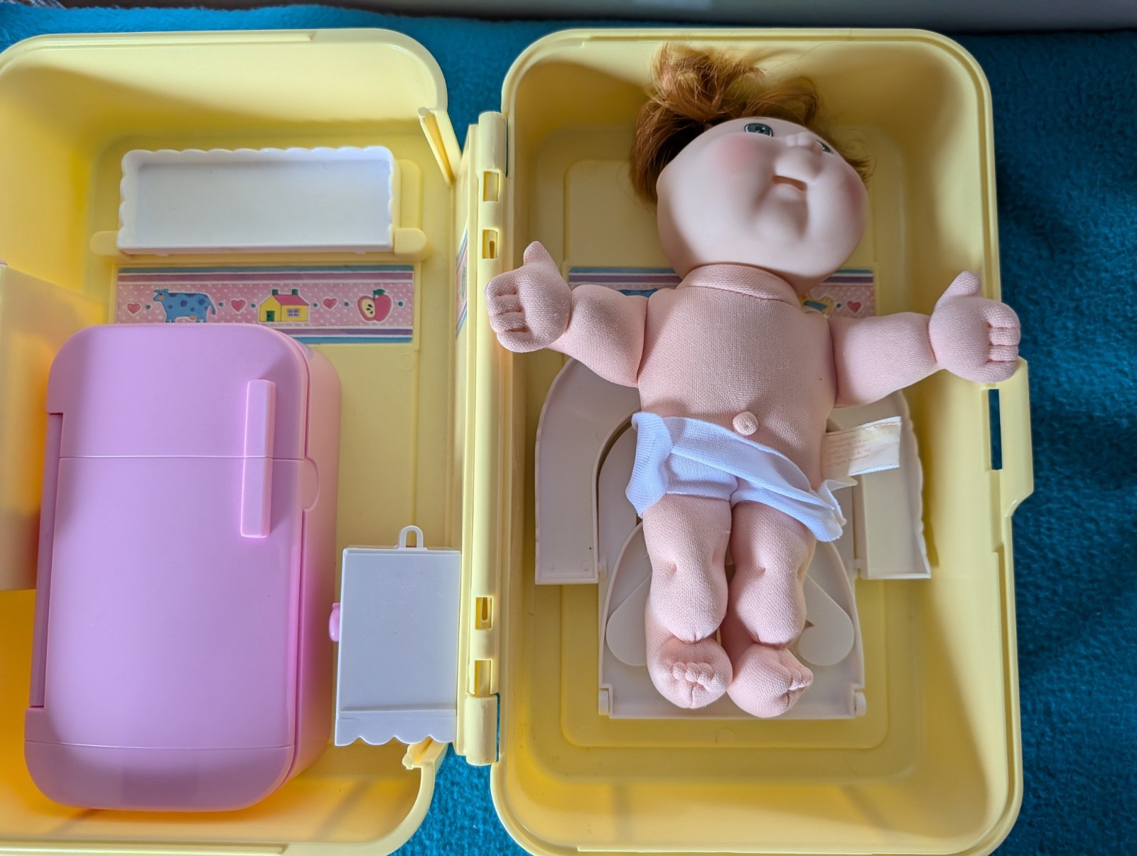Vintage 1995 Cabbage Patch Doll w/Love N Go Kitchen in Foldable Travel Case