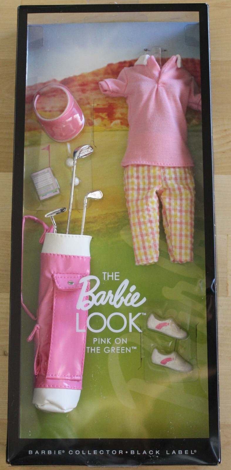 DAMAGED BOX/NEW/SEALED BARBIE LOOK PINK ON THE GREEN FASHION 2012