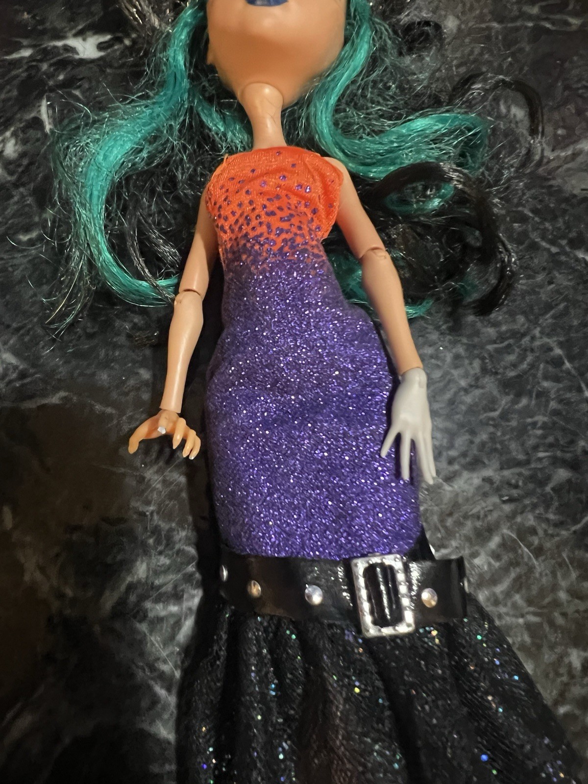 EUC Monster High Dolls Mostly Generation 1-,2-3 (Lot Of 31 Dolls) W/Some Clothes