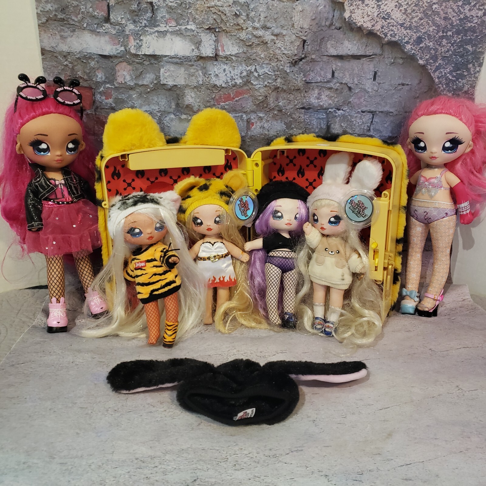 Na! Na! Na! Doll and Case Lot of 6 dolls