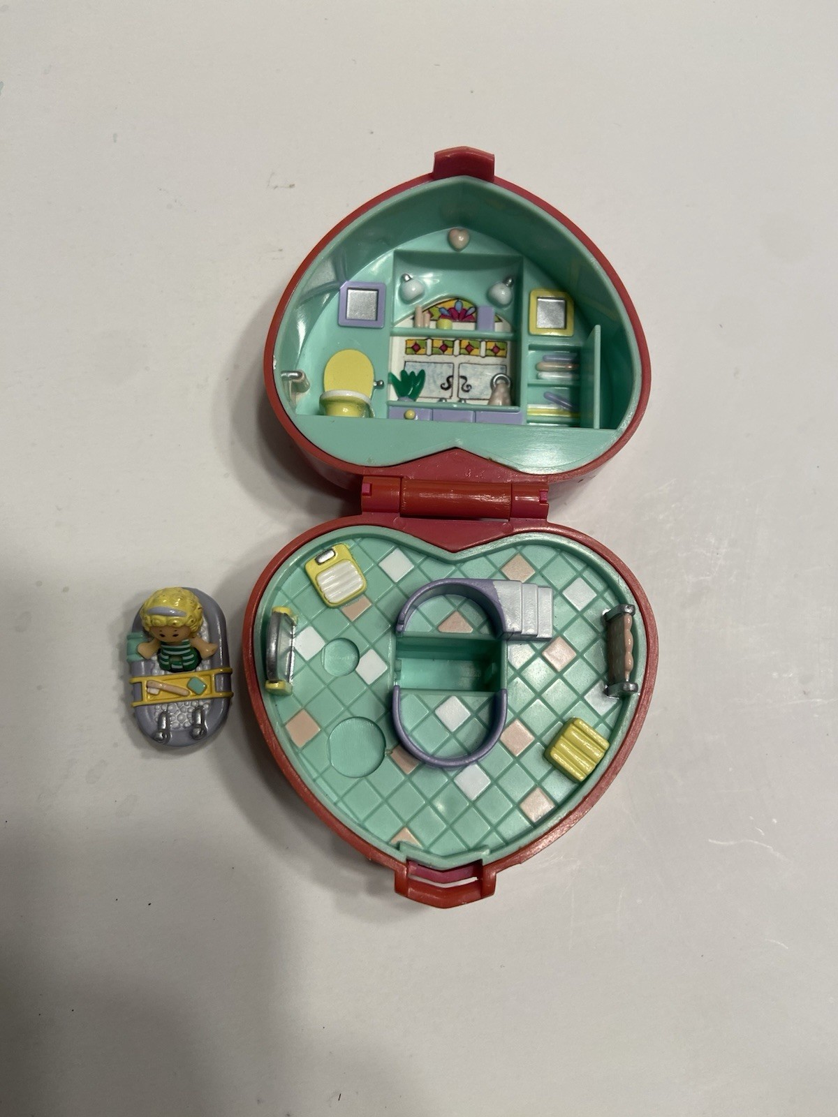 Polly Pocket Polly’s Bathtime Fun Compact W/ Doll Vintage 1991 Bluebird Toys