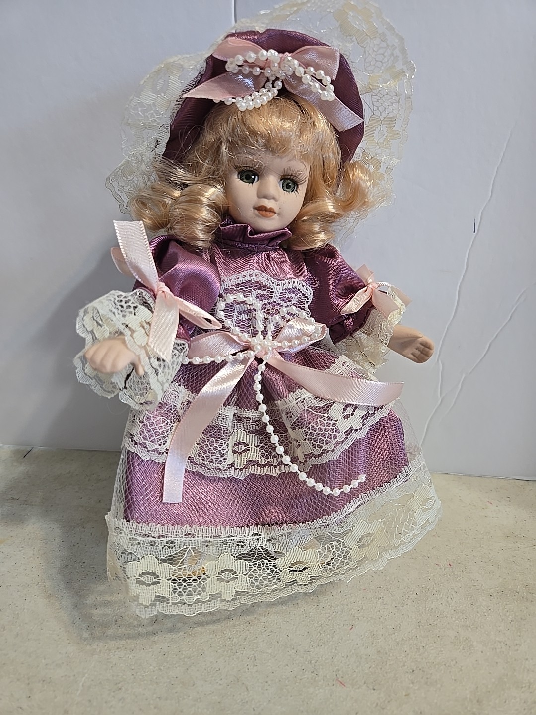 Porcelain Doll Blonde Girl Dress Sun Hat No Display Stand 8″Tall