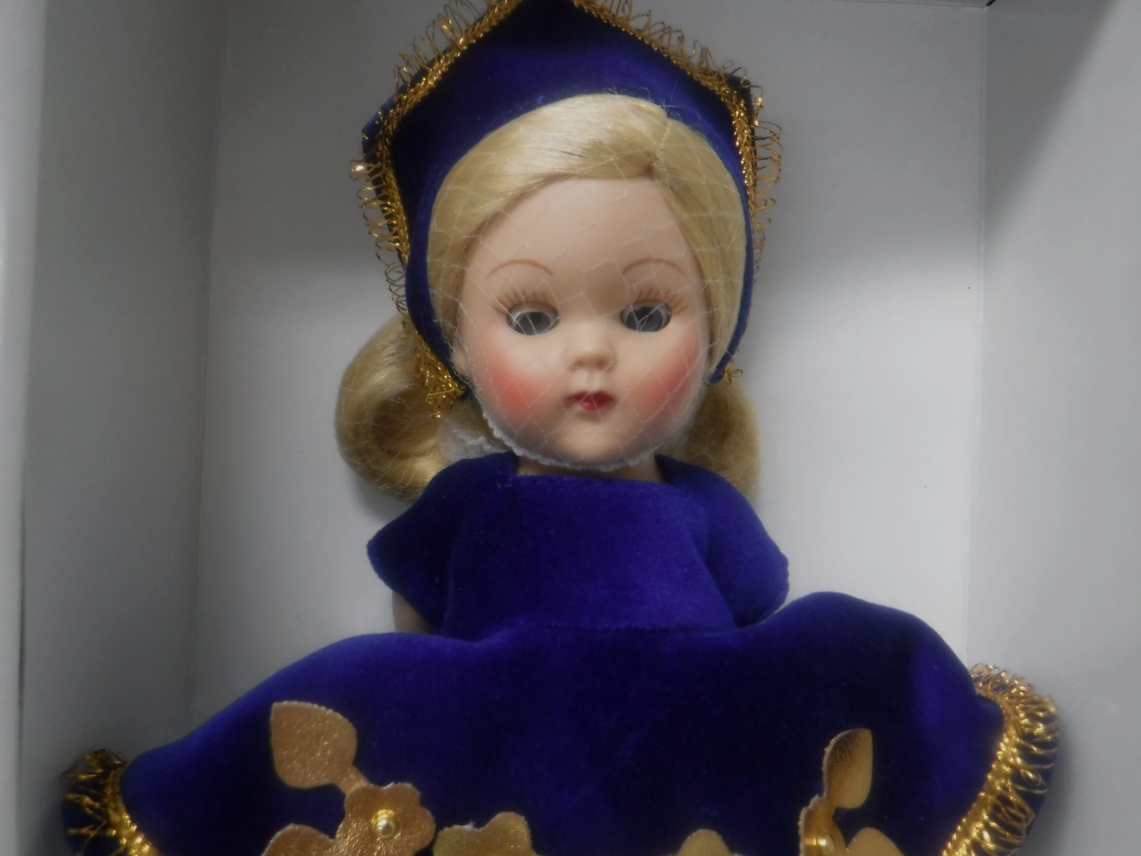 MIB 7 1/2″ Vogue GINNY DOLL 2006 Roller Skater #47 Style #6SL045 Ltd Ed-350 pcs