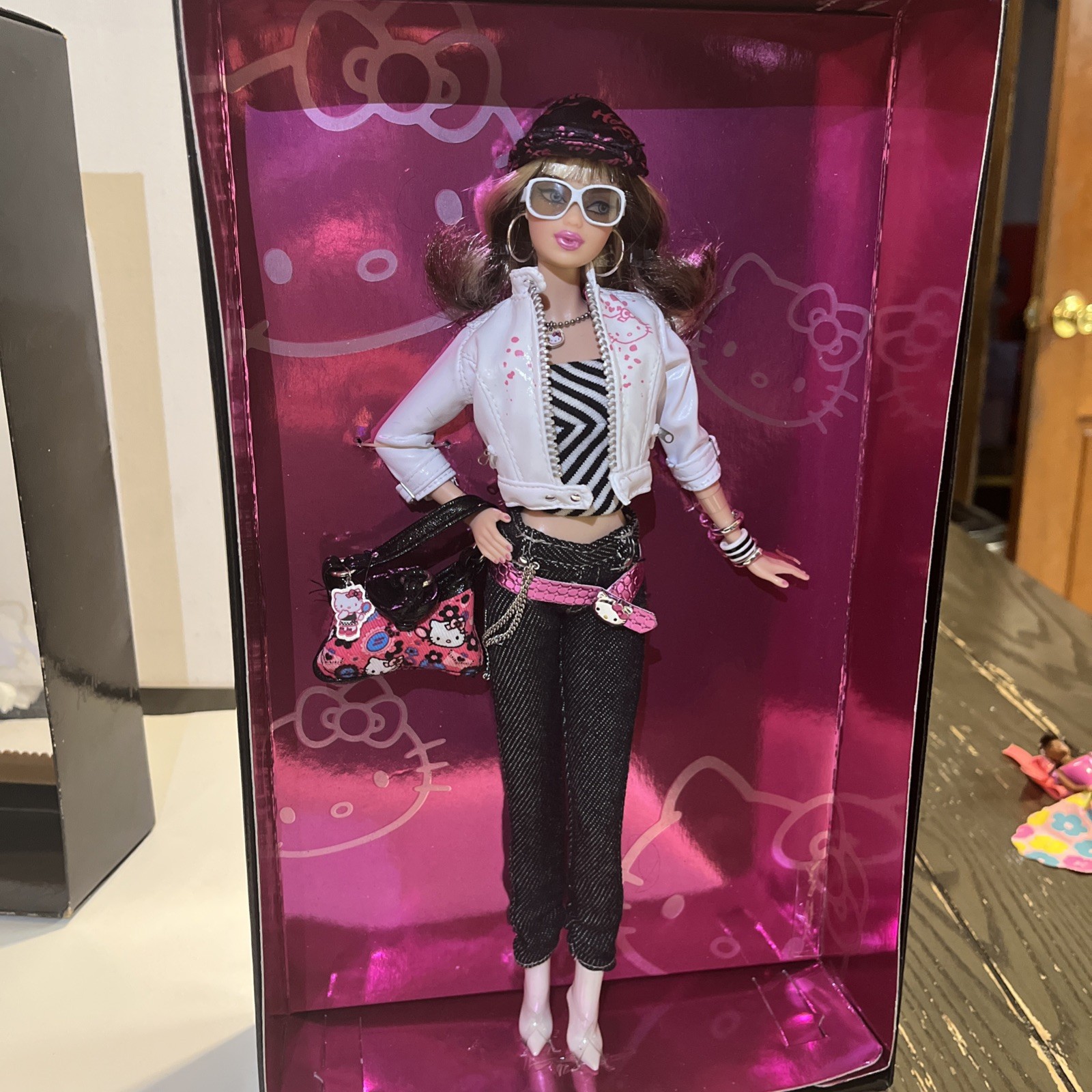 2007 “HELLO KITTY “BARBIE DOLL COLLECTOR PINK LABEL L4687 FUN, FLASHY, NRFB!