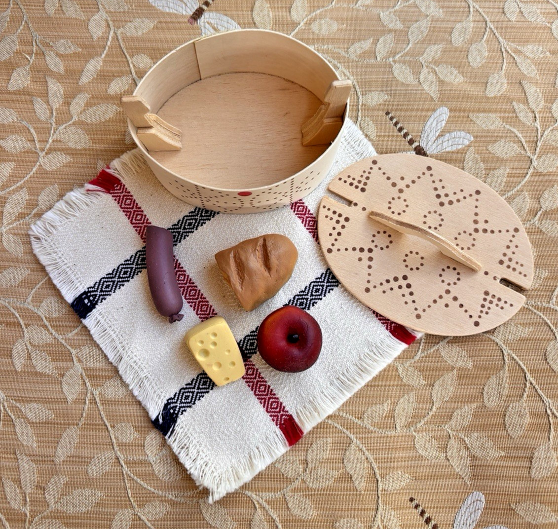 Vtg 1986 Kirsten Pioneer School Lunch COMPLETE Wood Tine Box Alignment Dots PC