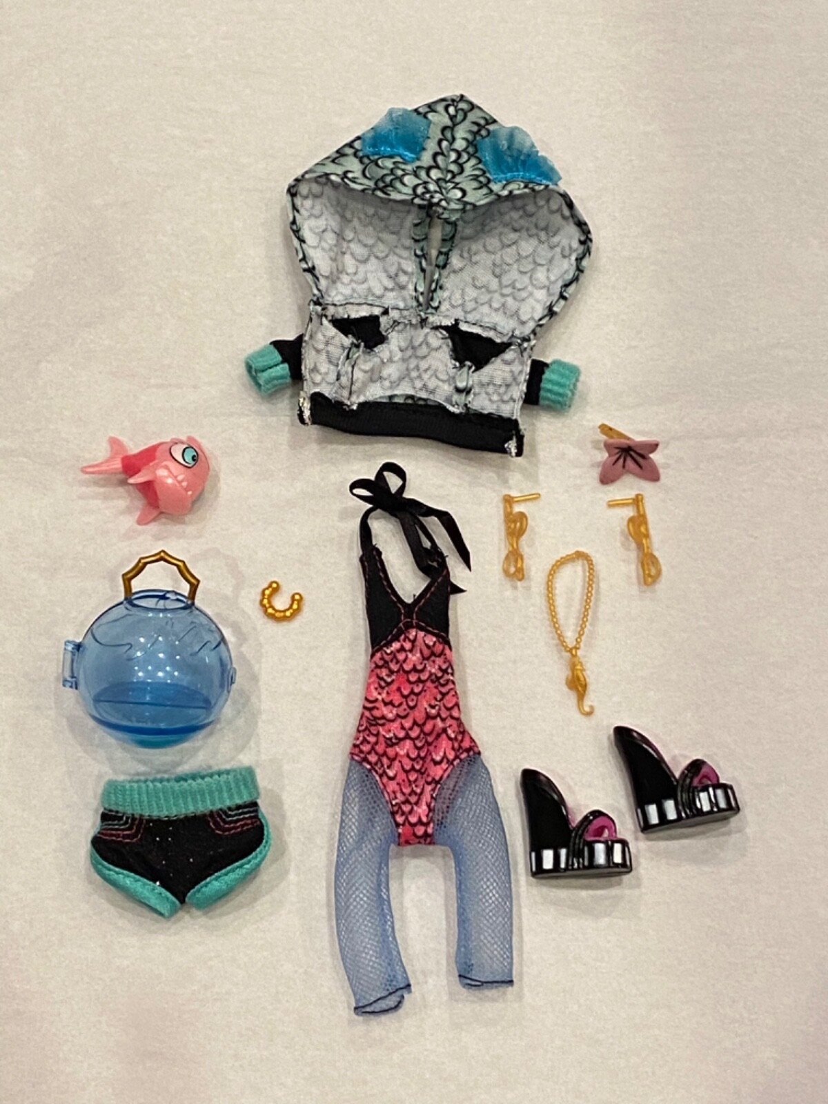 Outfit_Monster High doll 1st Wave G1 Creeproduction_Lagoona Blue_Clothes Shoes