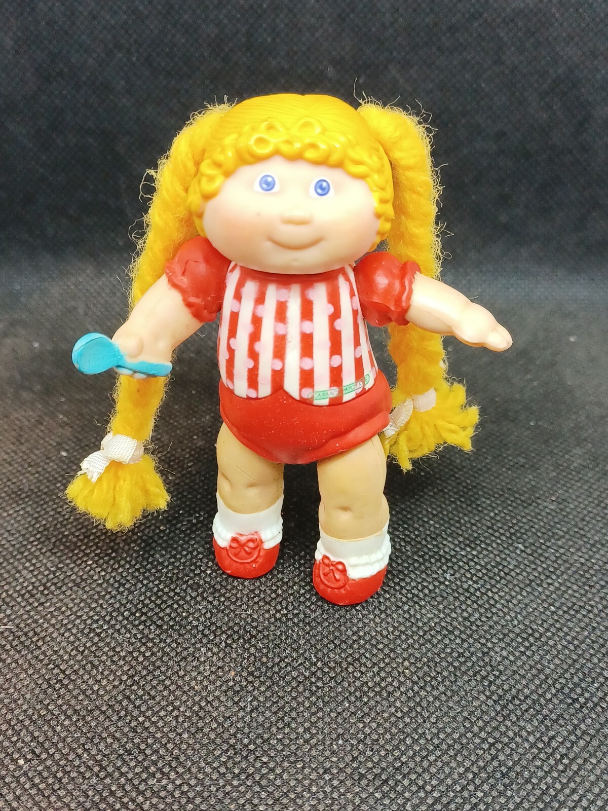 1984 OAA Cabbage Patch Kids Poseable 3.5 in Figure w/Spoon Blonde Pigtails Red