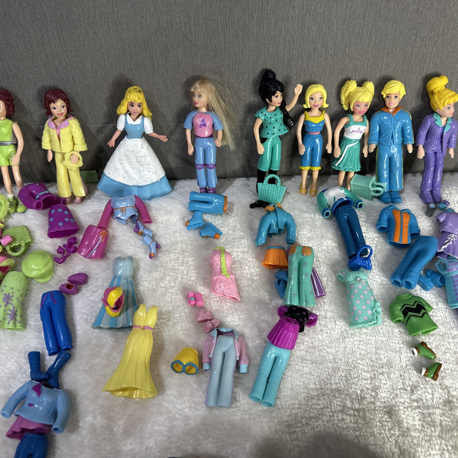 Polly Pocket /Barbie Vintage Collection 21 Dolls 50+ Various Outfits And Car