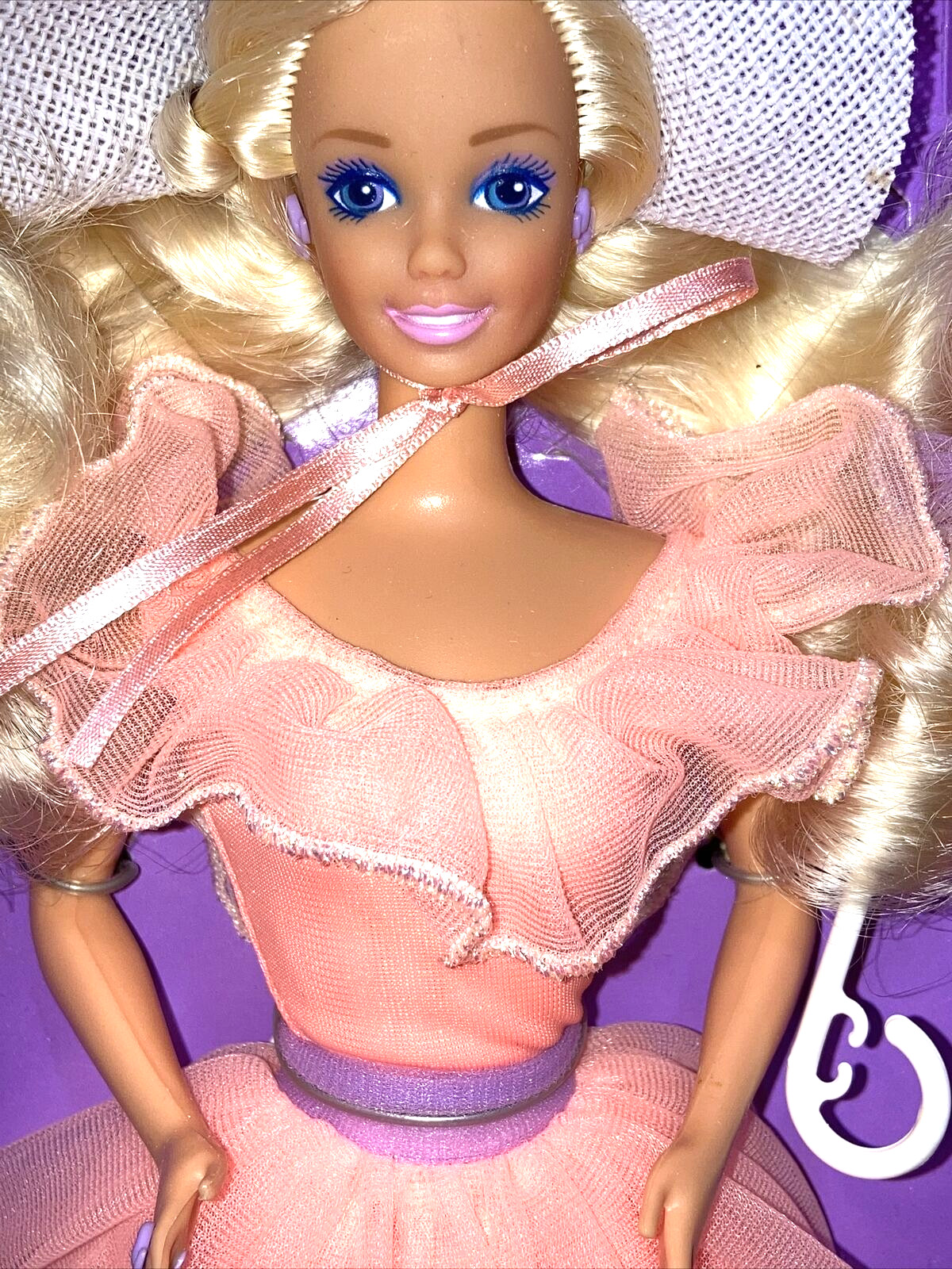 ?Vintage Southern Belle Barbie in Peach Dress ?