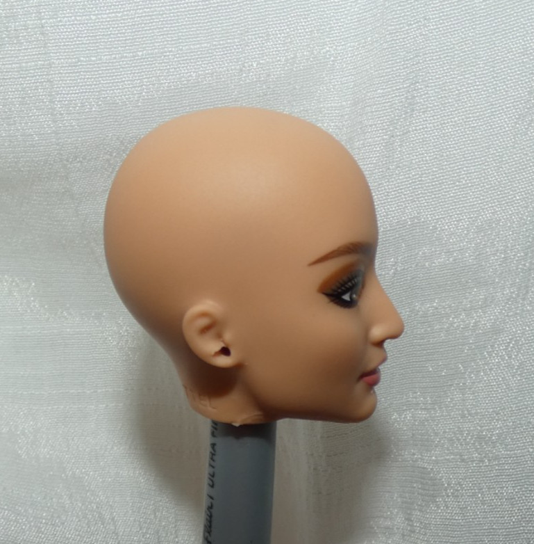 BARBIE CREATE BASICS DELUXE KIT # 5 LIZZETTE BALD DOLL HEAD ONLY EASY SWAP JJX39