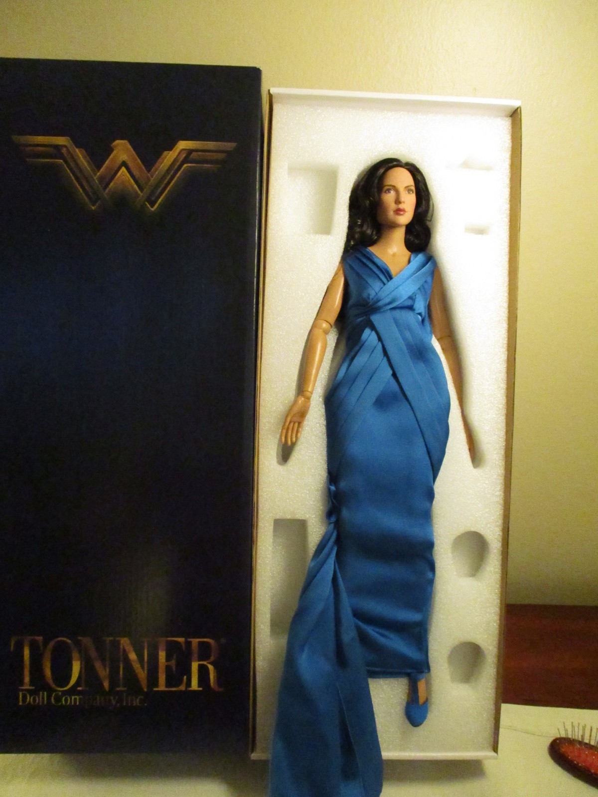 Tonner 16″ Wonder Woman Gal Gadot doll in “Gala Gown” RTB 101