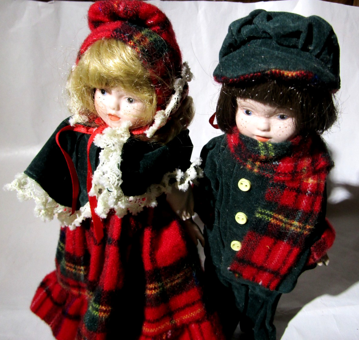 Very Cute Boy And GIRL Dressed For CHRISTMAS Porcelain Arms & Legs Move 9″ Tall